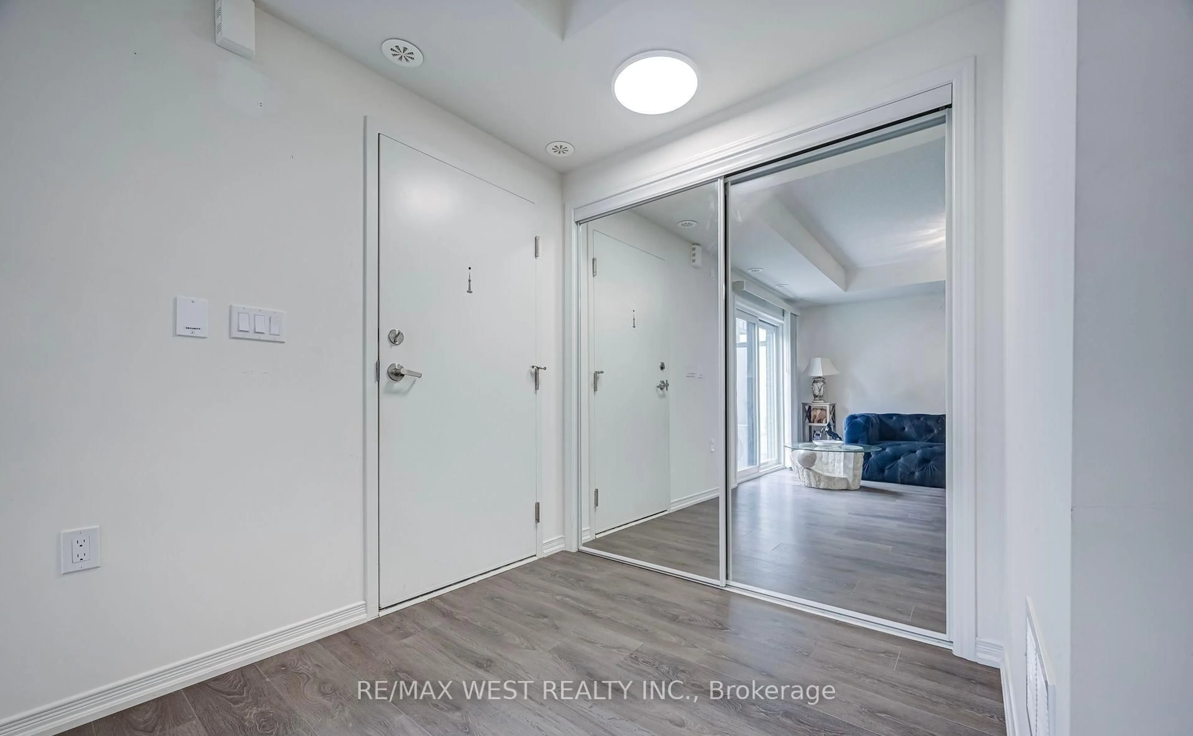 Indoor entryway for 510 Kingbird Grve #118, Toronto Ontario M1B 0E4