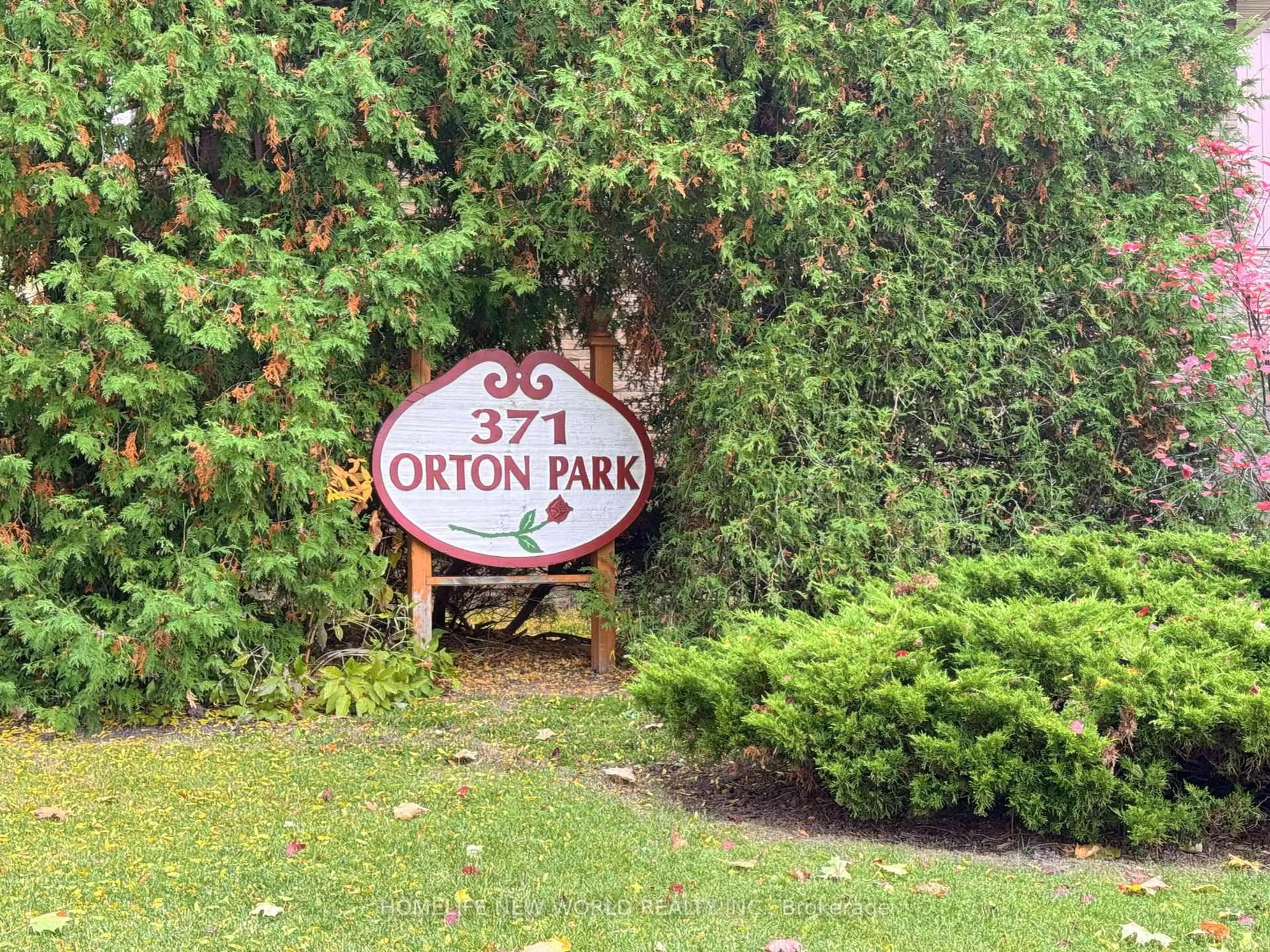 Patio, street for 371 Orton Park Rd #114, Toronto Ontario M1G 3V1