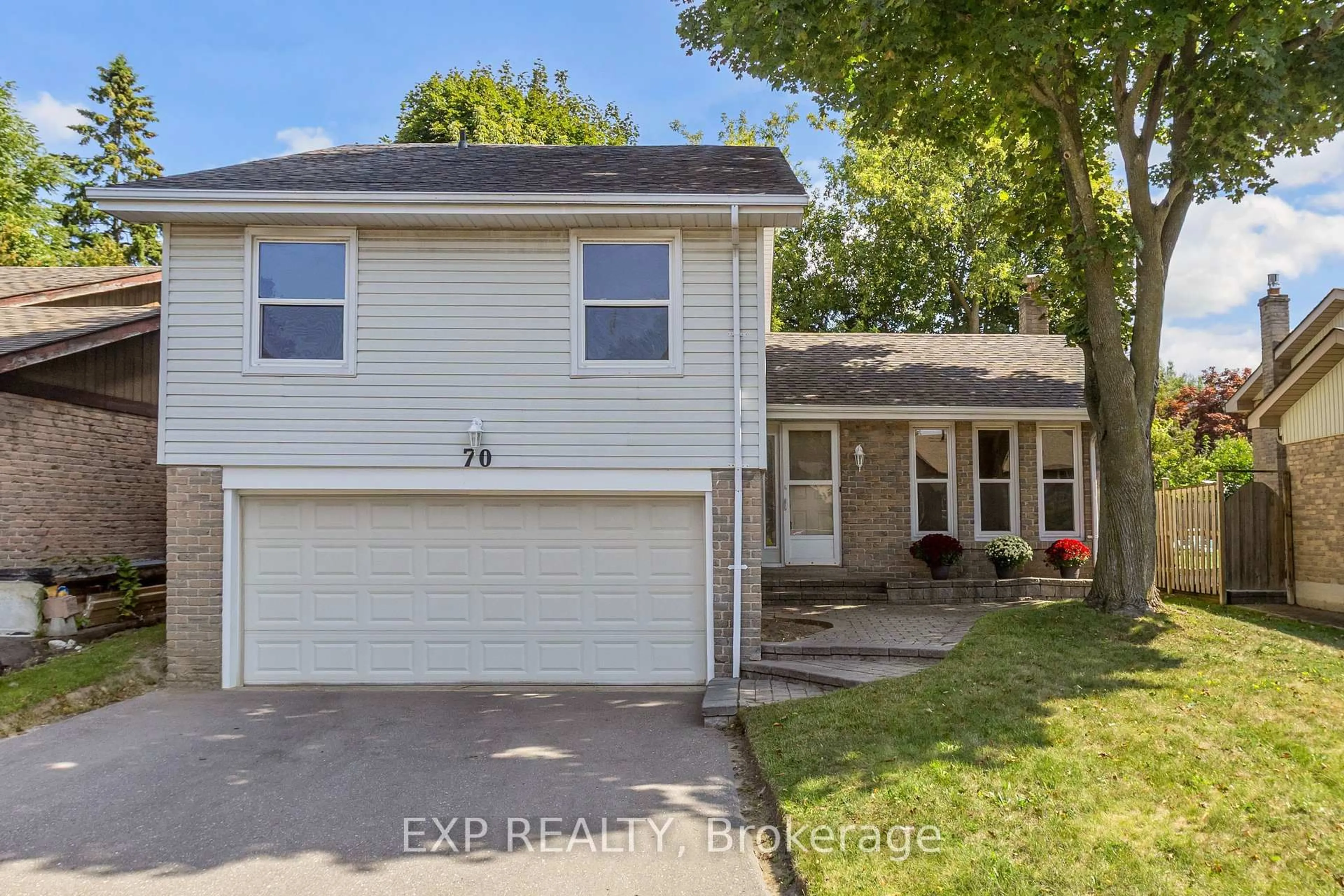 Home with vinyl exterior material, street for 70 Pilkington Cres, Whitby Ontario L1N 6G1