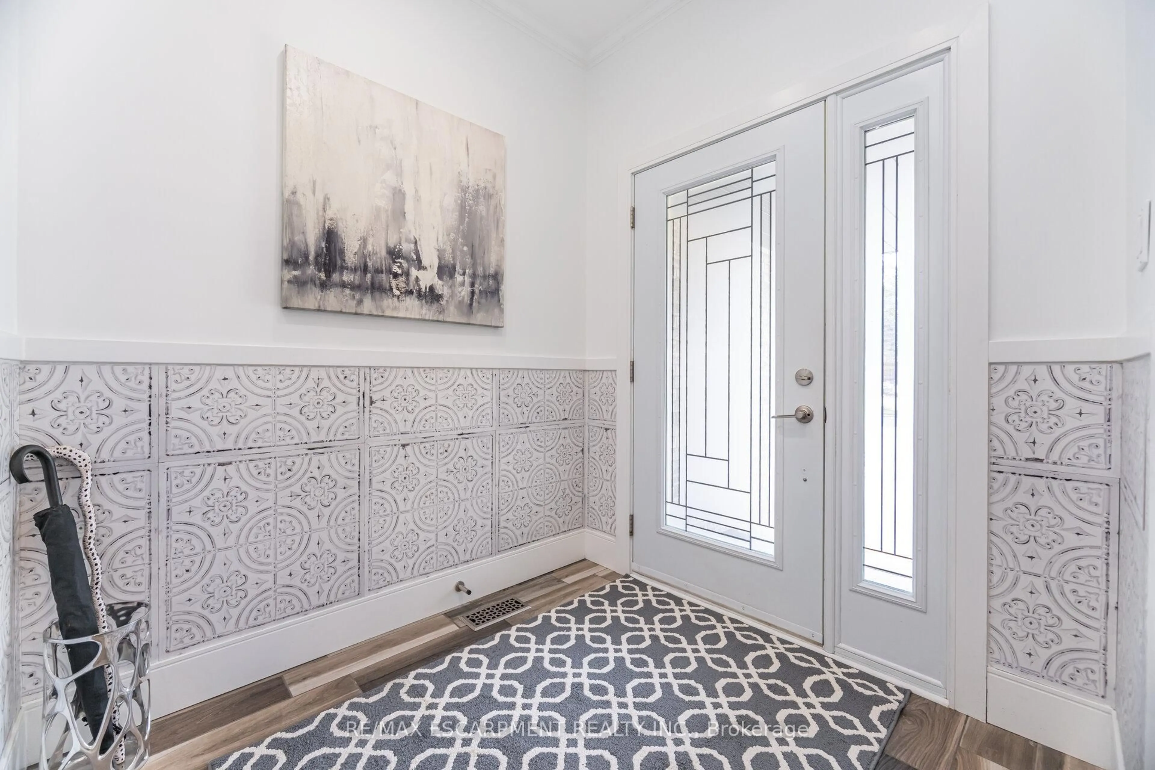 Indoor entryway for 362 Prince Of Wales Dr, Whitby Ontario L1N 6M9