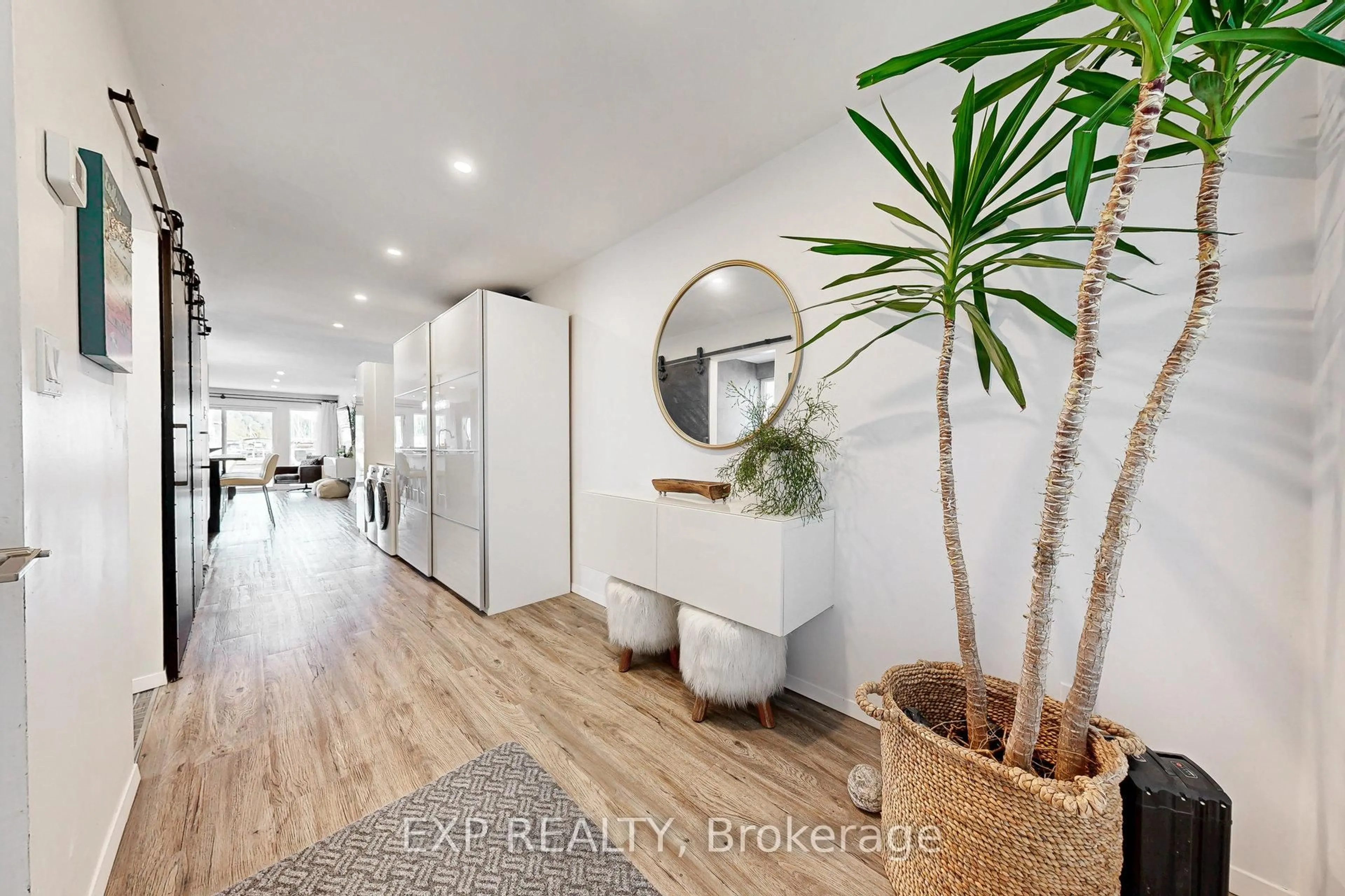 Indoor entryway for 7 Brimley Rd #2, Toronto Ontario M1M 3W3