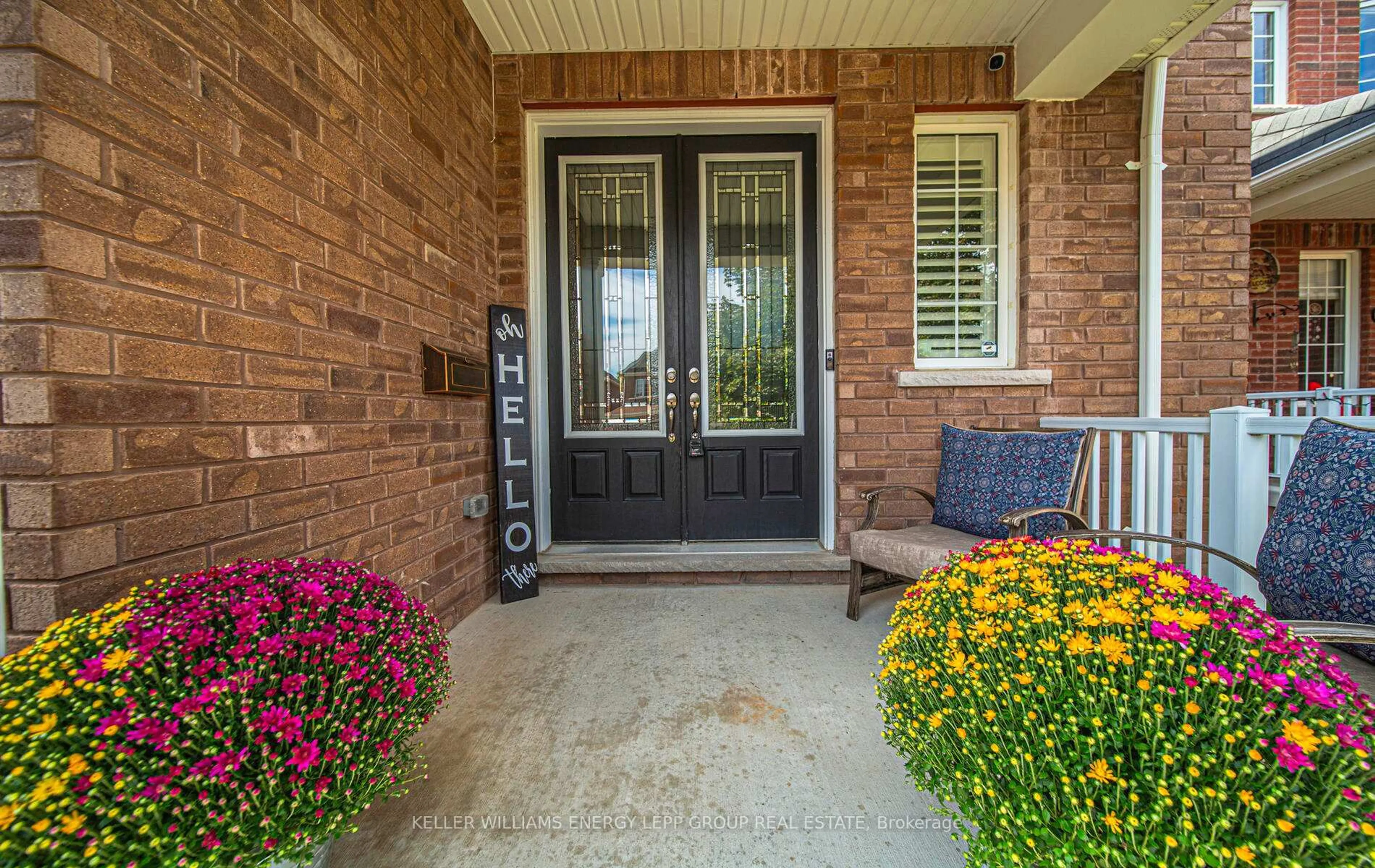 Indoor entryway for 2016 Magee Crt, Oshawa Ontario L1K 0W7