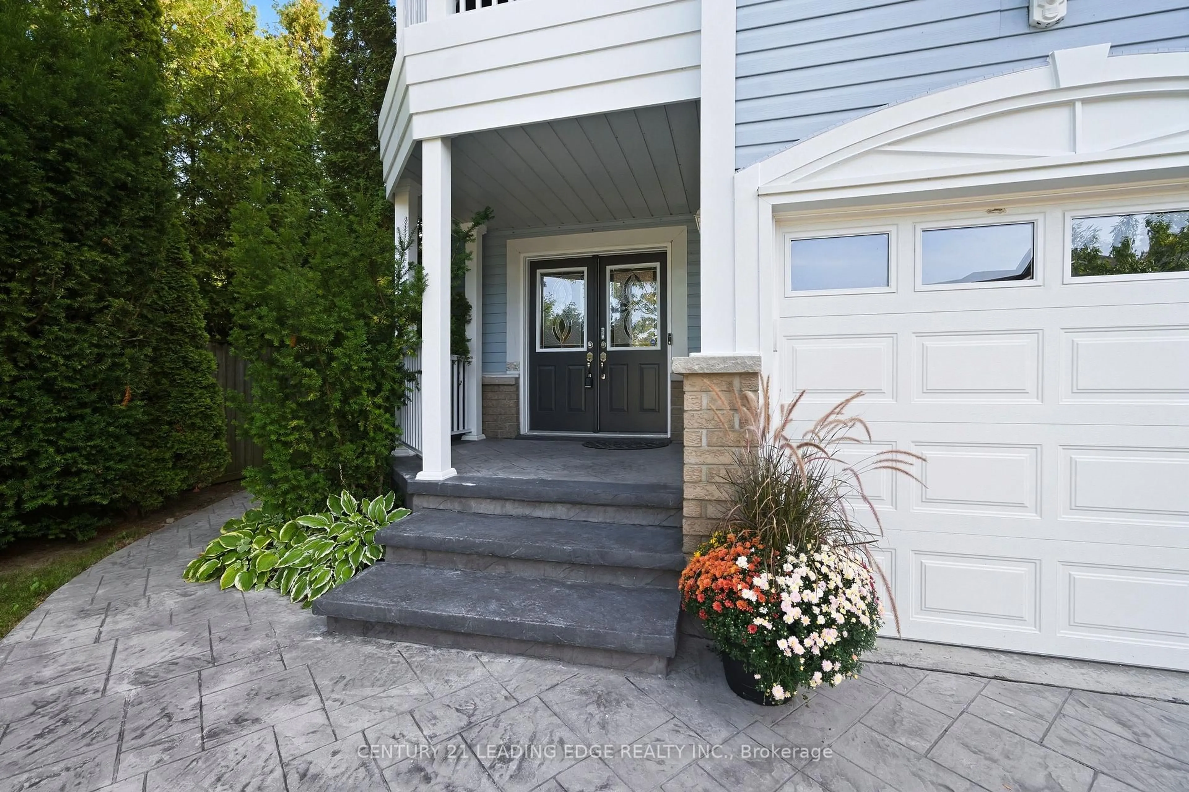 Unknown for 61 Scadding Ave, Whitby Ontario L1N 9X3