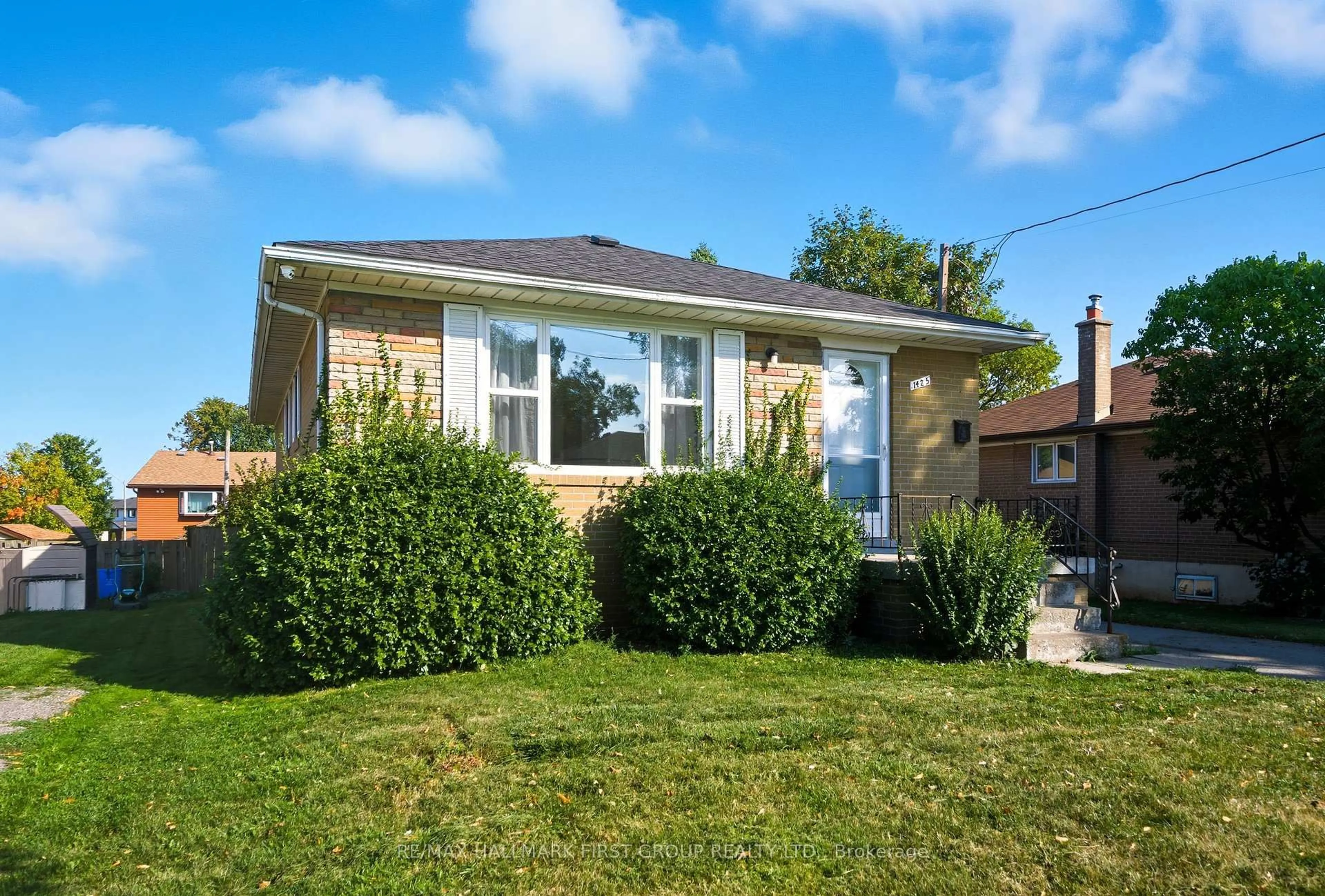 Home with brick exterior material, street for 1425 Evangeline Dr, Oshawa Ontario L1J 3S8