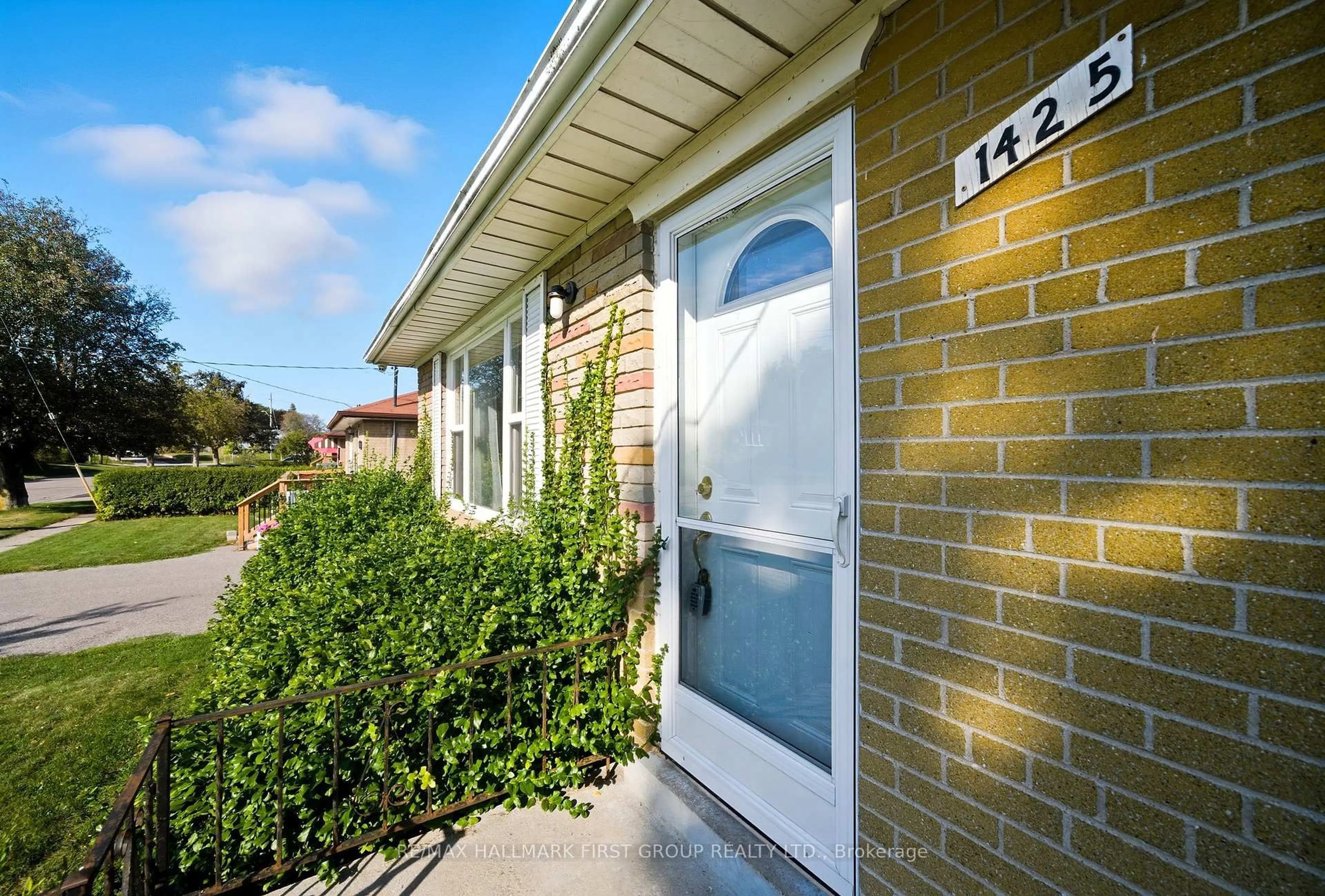 Home with brick exterior material, street for 1425 Evangeline Dr, Oshawa Ontario L1J 3S8