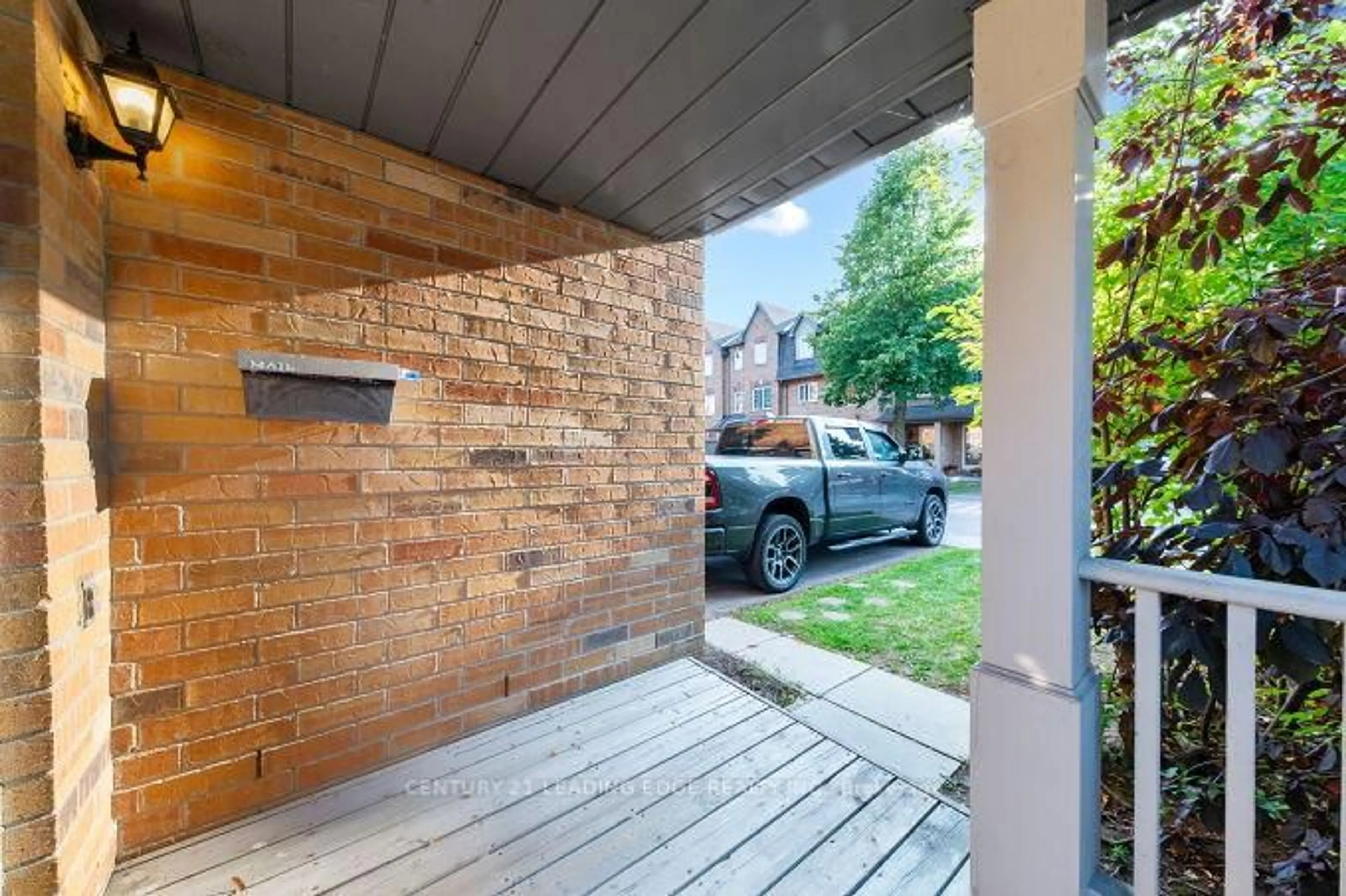 Patio, street for 6400 Lawrence Ave #15, Toronto Ontario M1C 5C7