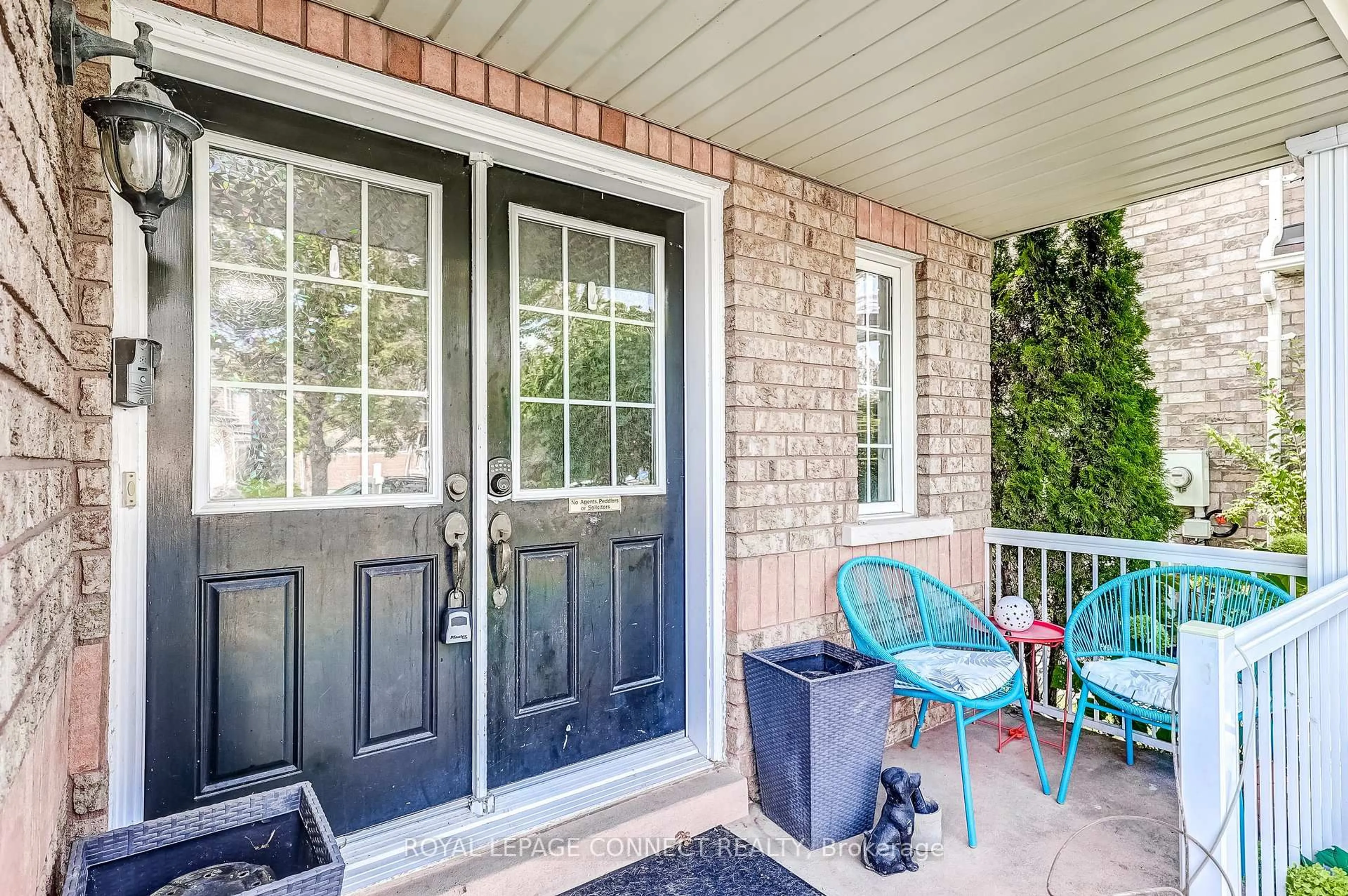Indoor entryway for 55 Aylesworth Ave, Clarington Ontario L1E 3J8