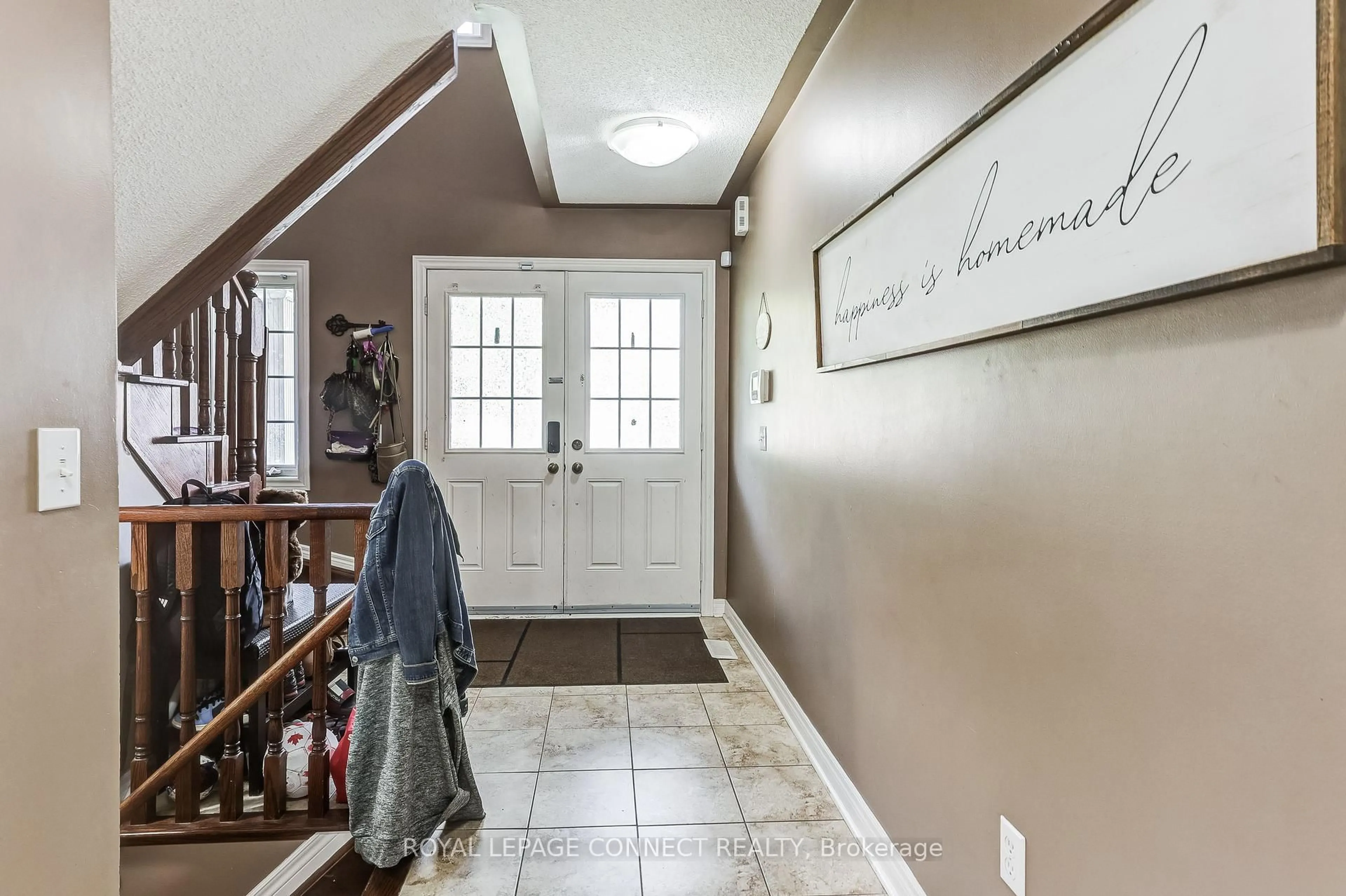 Indoor entryway for 55 Aylesworth Ave, Clarington Ontario L1E 3J8