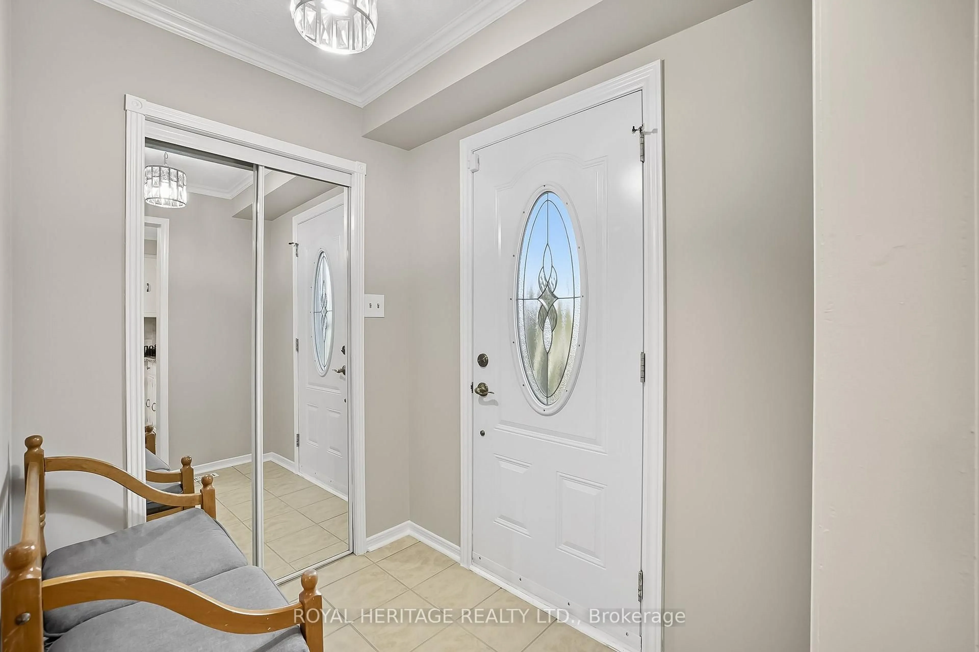 Indoor entryway for 580 Eyer Dr #6, Pickering Ontario L1W 3B7