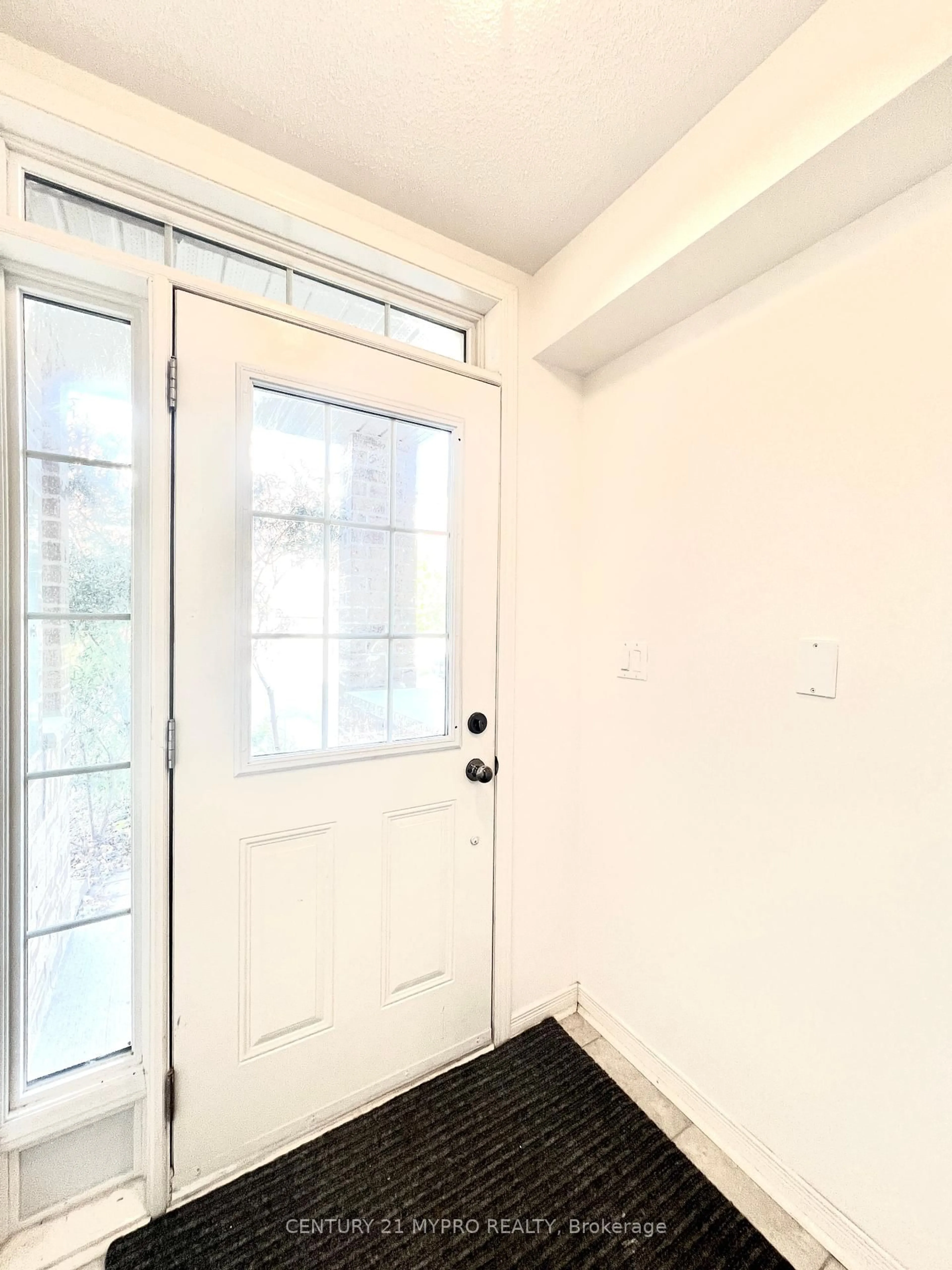 Indoor entryway for 10 Magpie Way, Whitby Ontario L1N 0K7