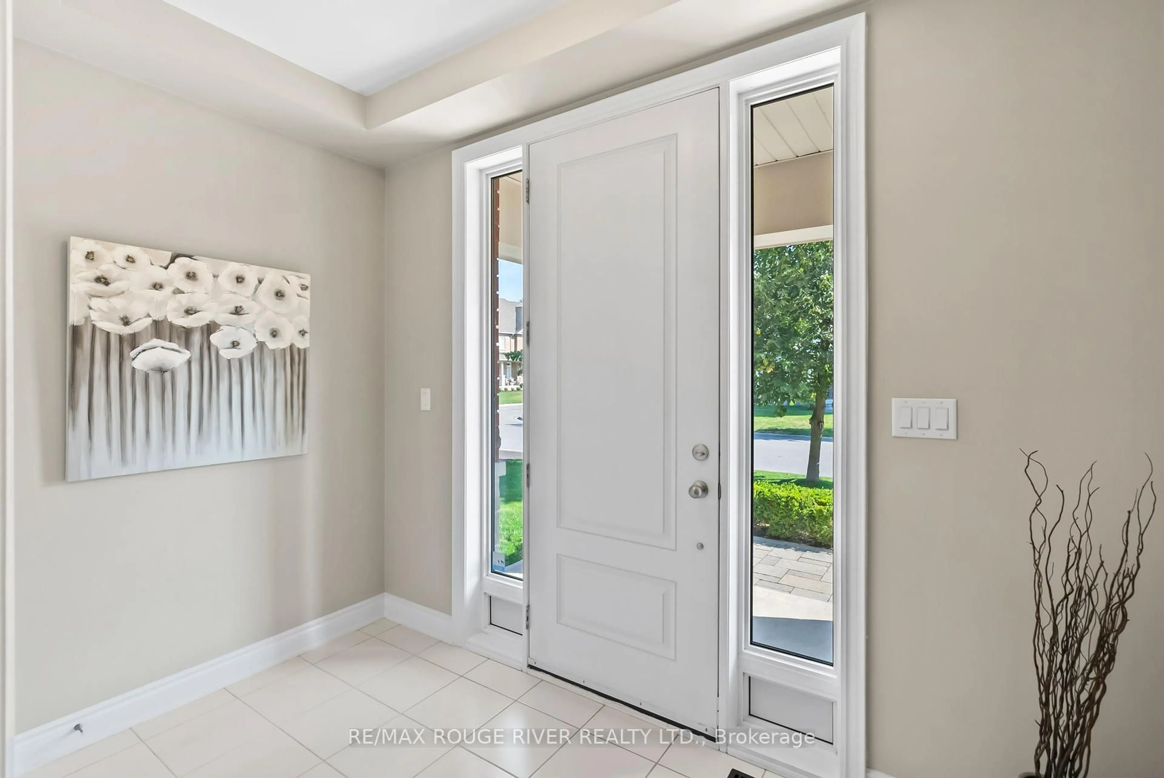 Indoor entryway for 34 Endeavour Crt, Whitby Ontario L1P 0B5
