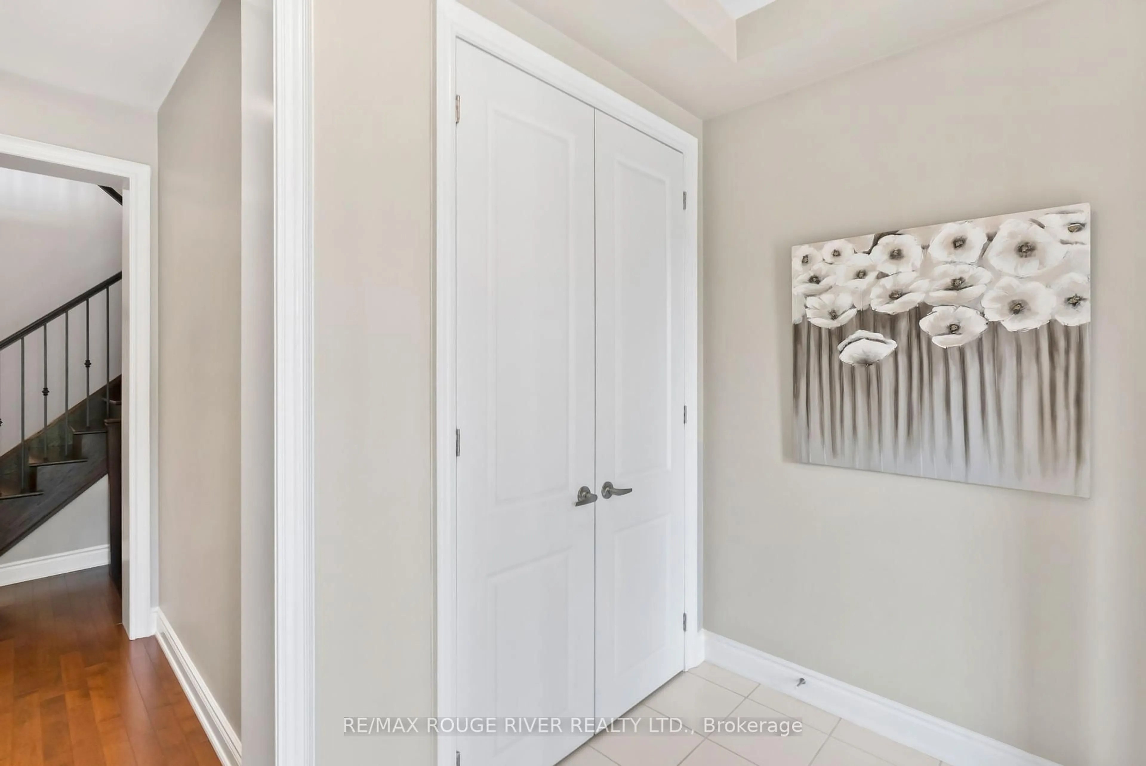 Indoor entryway for 34 Endeavour Crt, Whitby Ontario L1P 0B5