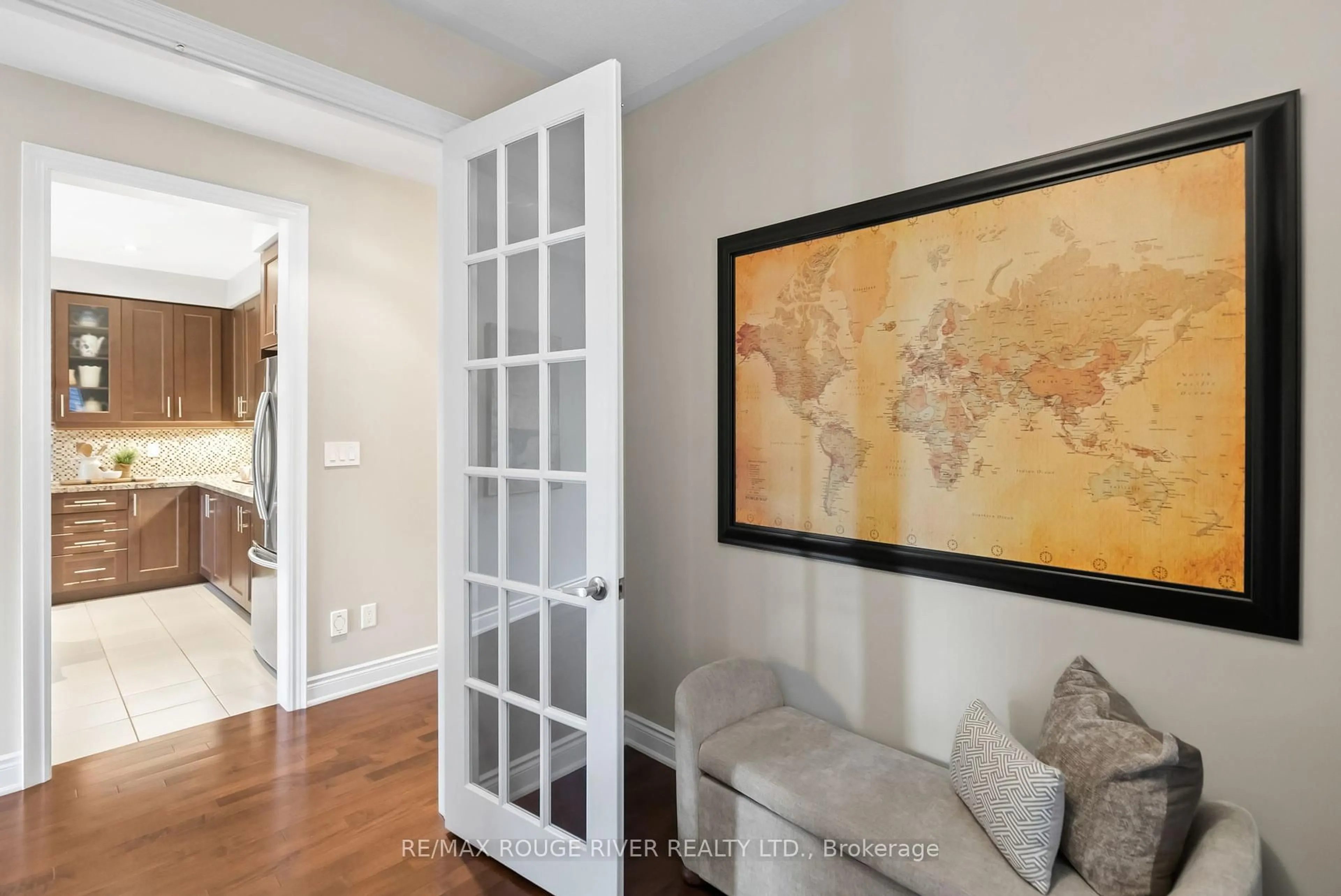 Indoor entryway for 34 Endeavour Crt, Whitby Ontario L1P 0B5