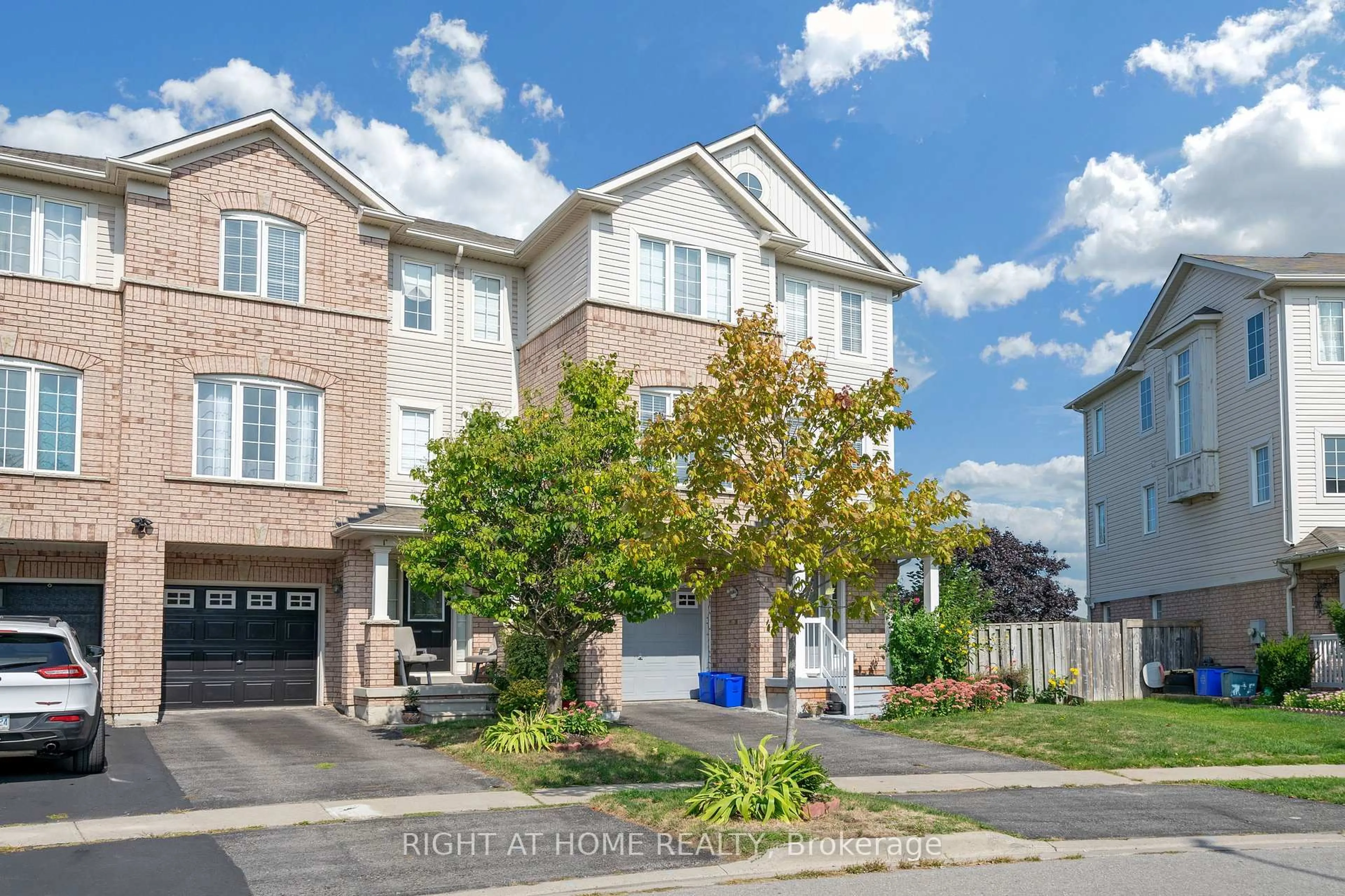 A pic from outside/outdoor area/front of a property/back of a property/a pic from drone, street for 906 Bourne Cres, Oshawa Ontario L1H 8X5
