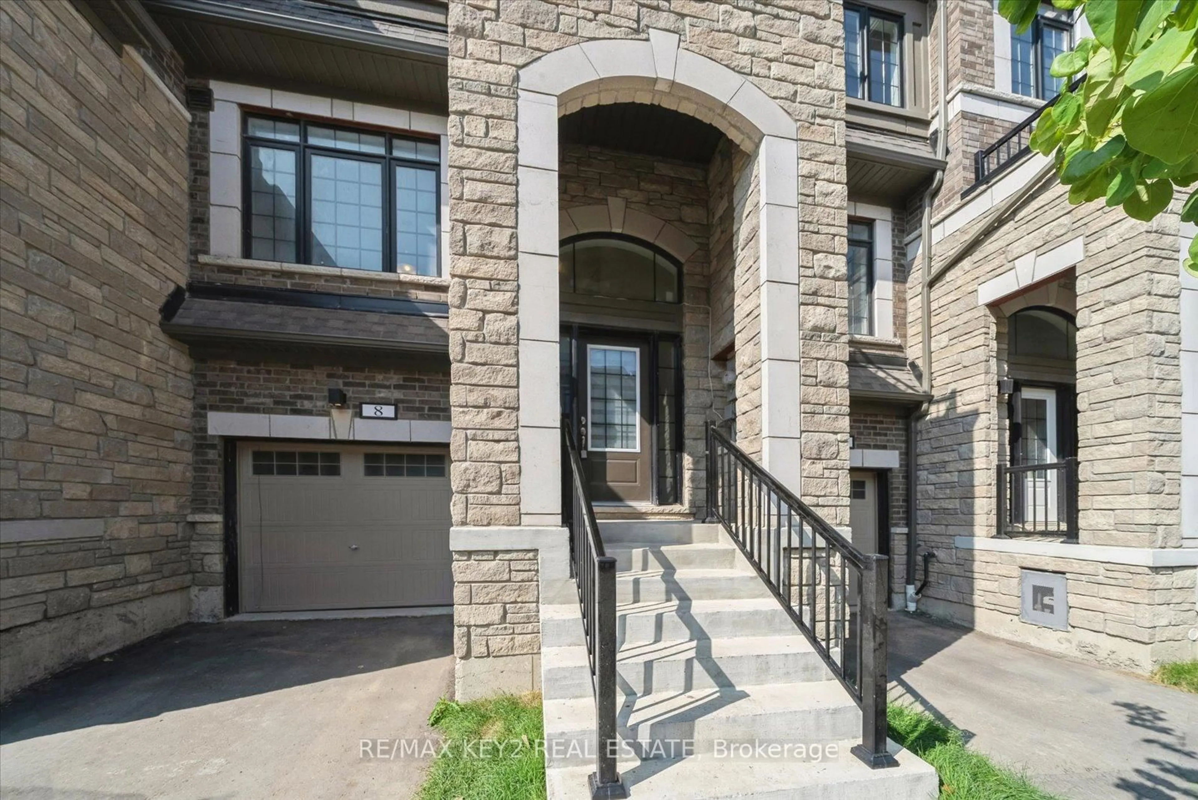 Unknown for 8 Calloway Way, Whitby Ontario L1N 0N9