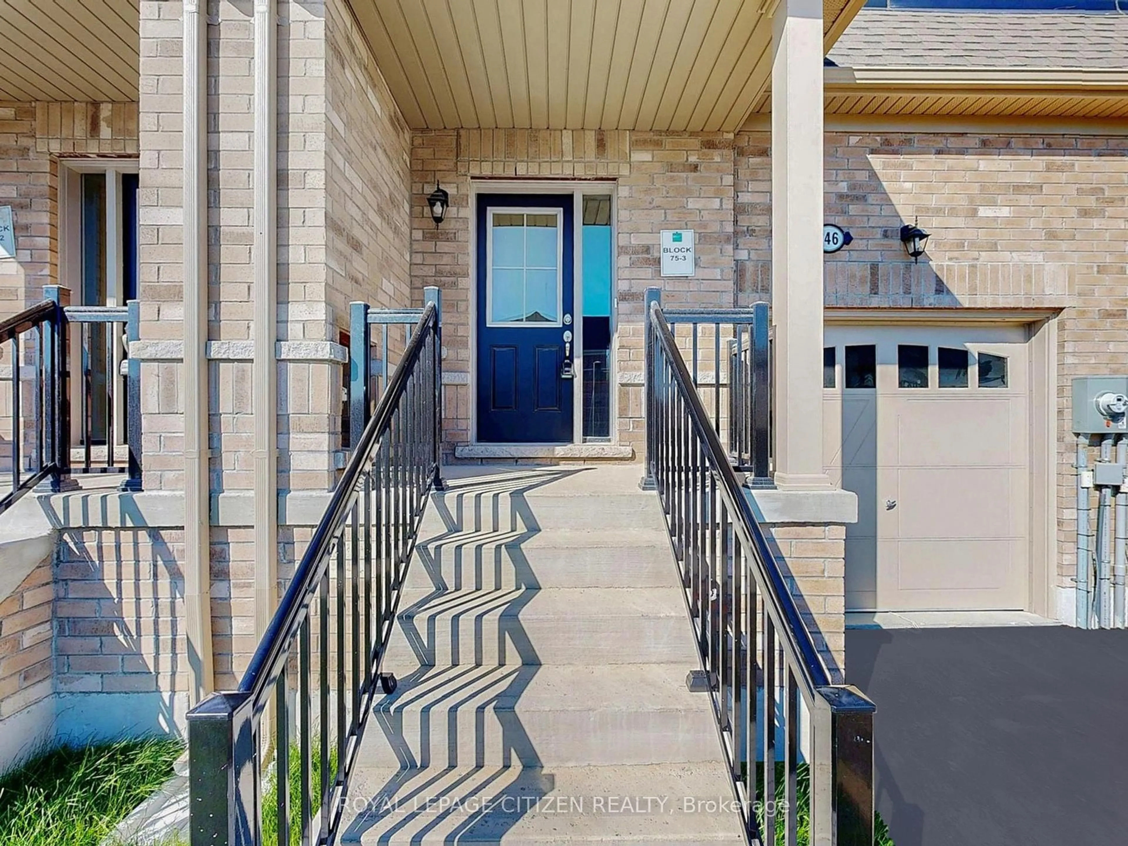 Indoor entryway for 146 North Garden Blvd, Scugog Ontario L9L 1B3