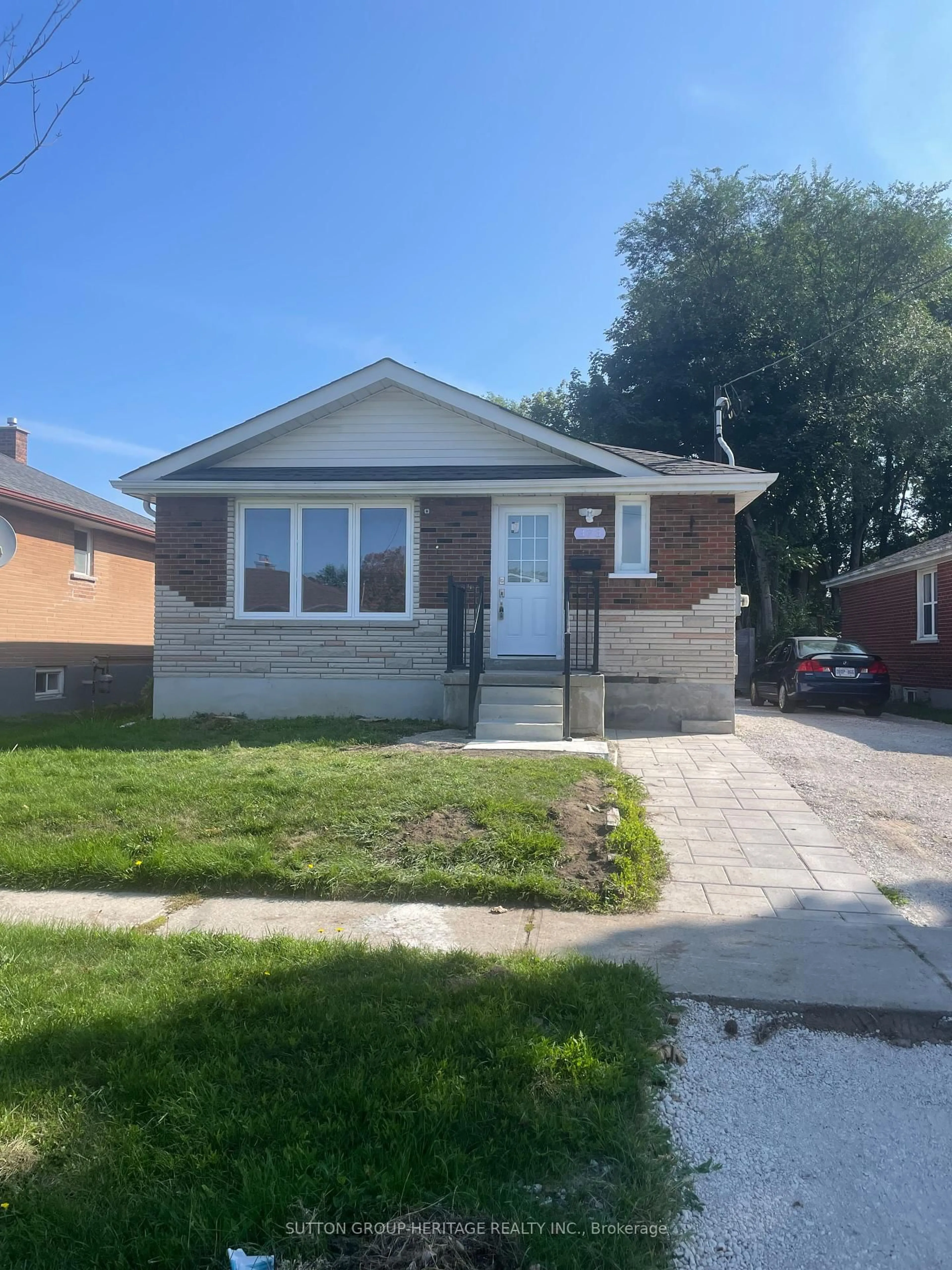 Home with brick exterior material, street for 373 Highland Ave, Oshawa Ontario L1H 6B2