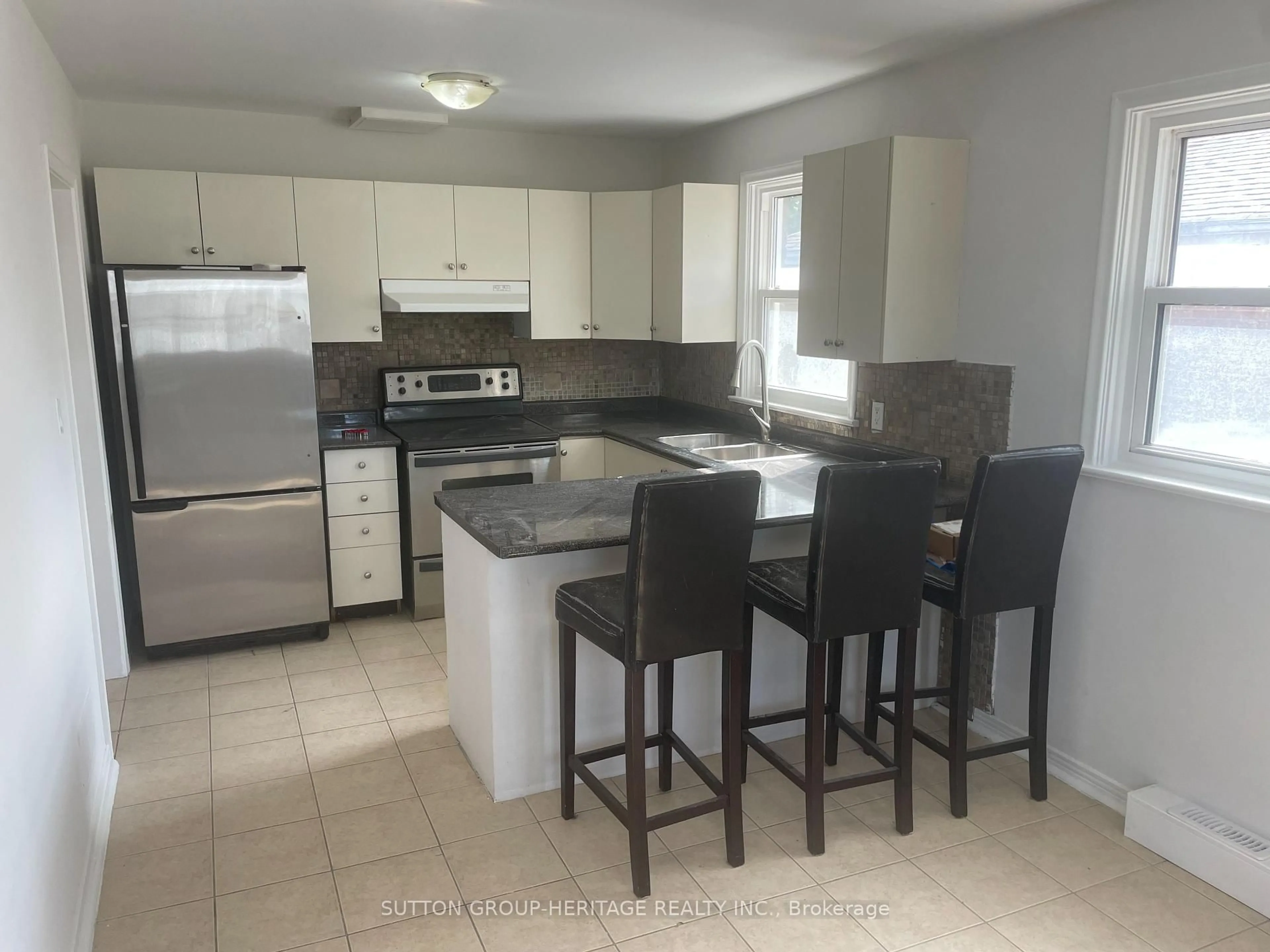 Unknown for 373 Highland Ave, Oshawa Ontario L1H 6B2