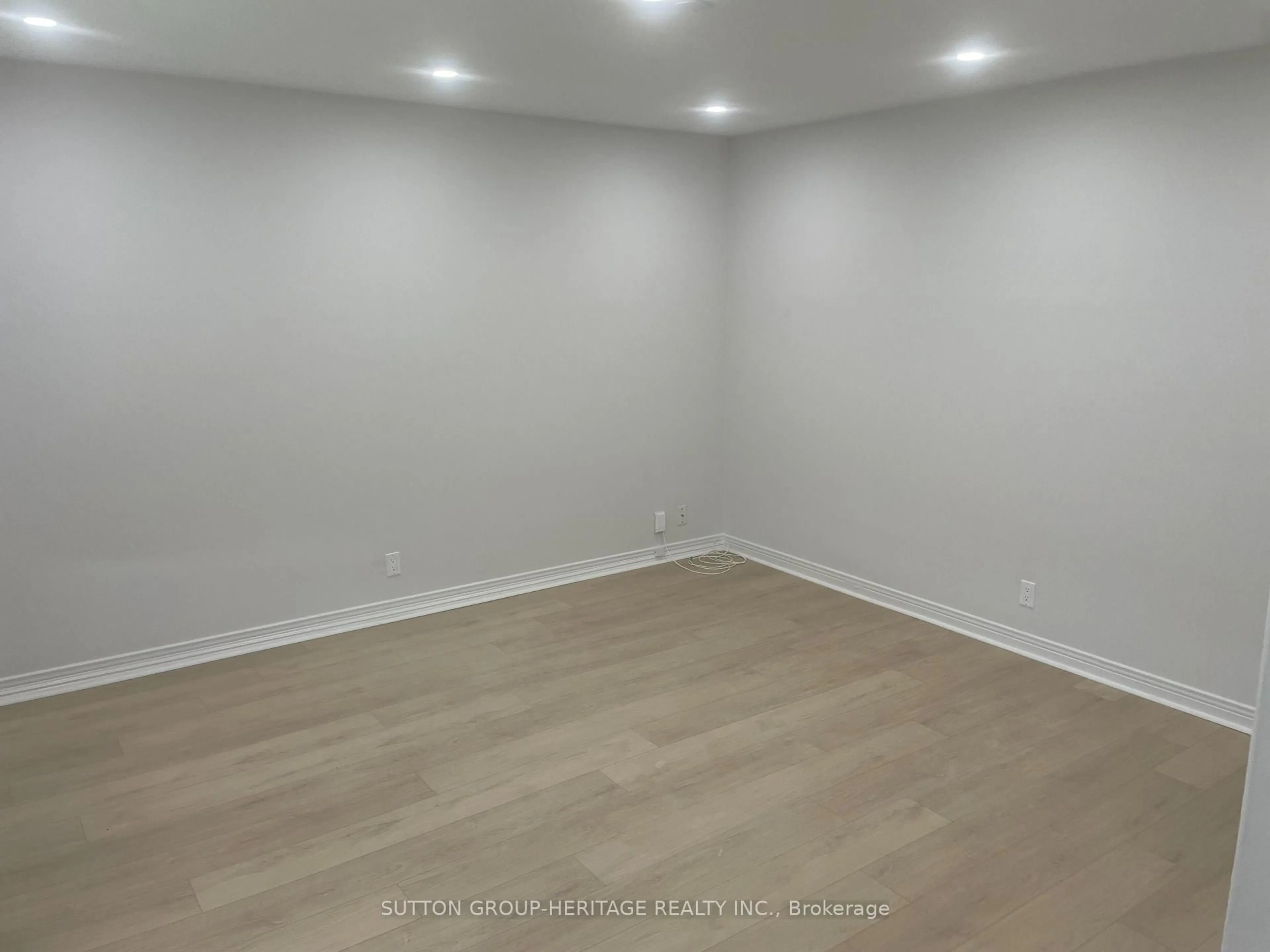A pic of a room for 373 Highland Ave, Oshawa Ontario L1H 6B2