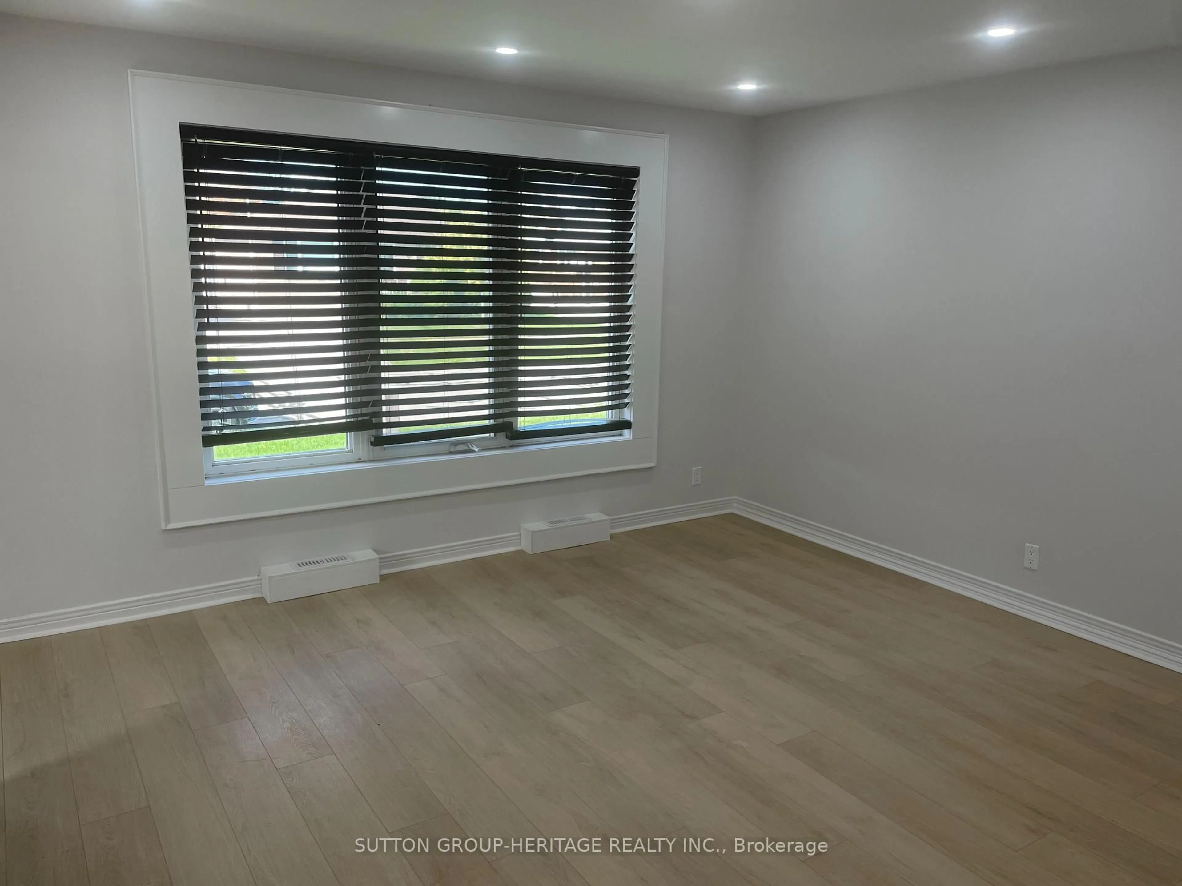 A pic of a room for 373 Highland Ave, Oshawa Ontario L1H 6B2