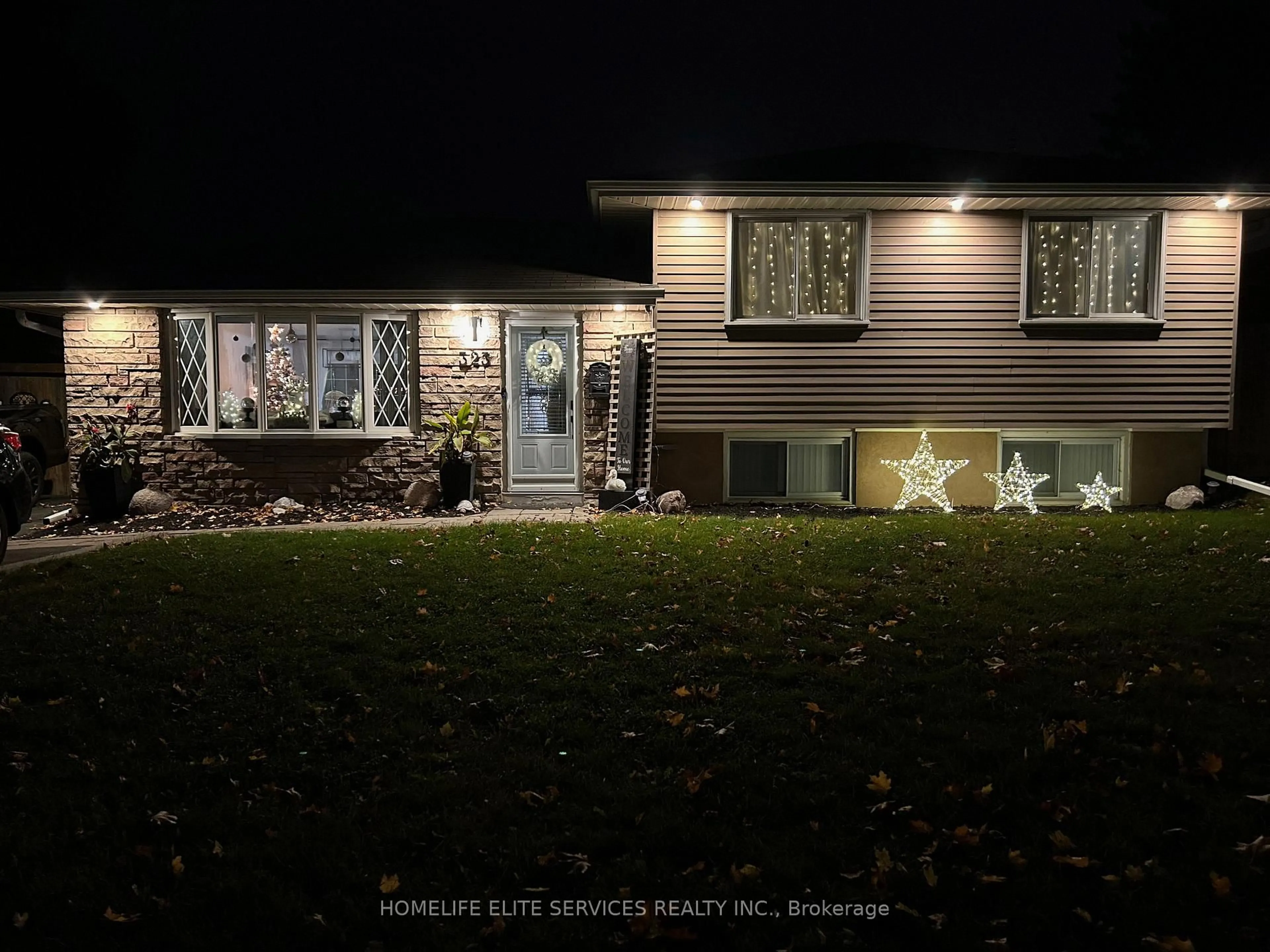 Home with vinyl exterior material, street for 323 Central Pk Blvd, Oshawa Ontario L1G 5Z5