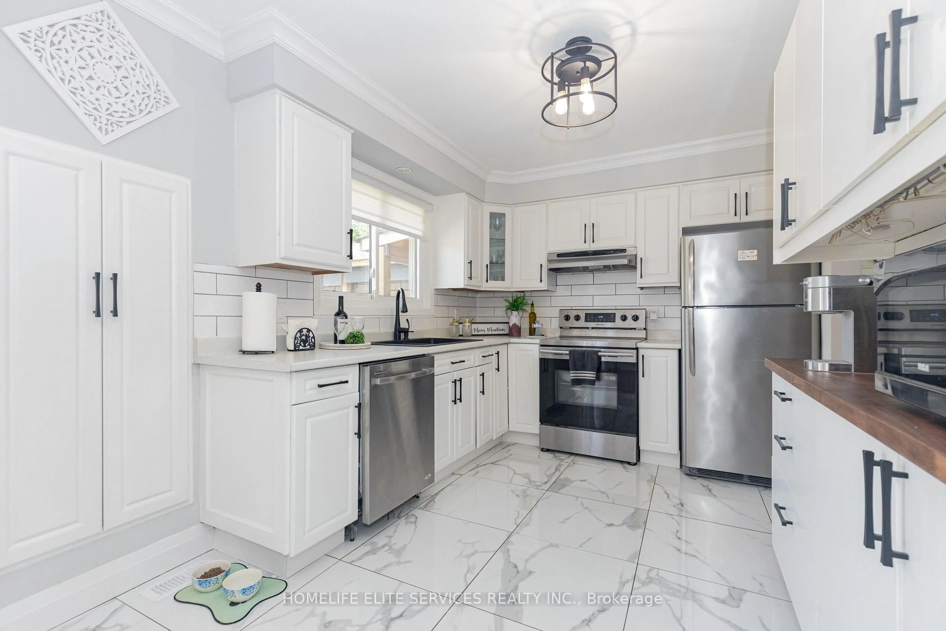 Standard kitchen, ceramic/tile floor for 323 Central Pk Blvd, Oshawa Ontario L1G 5Z5