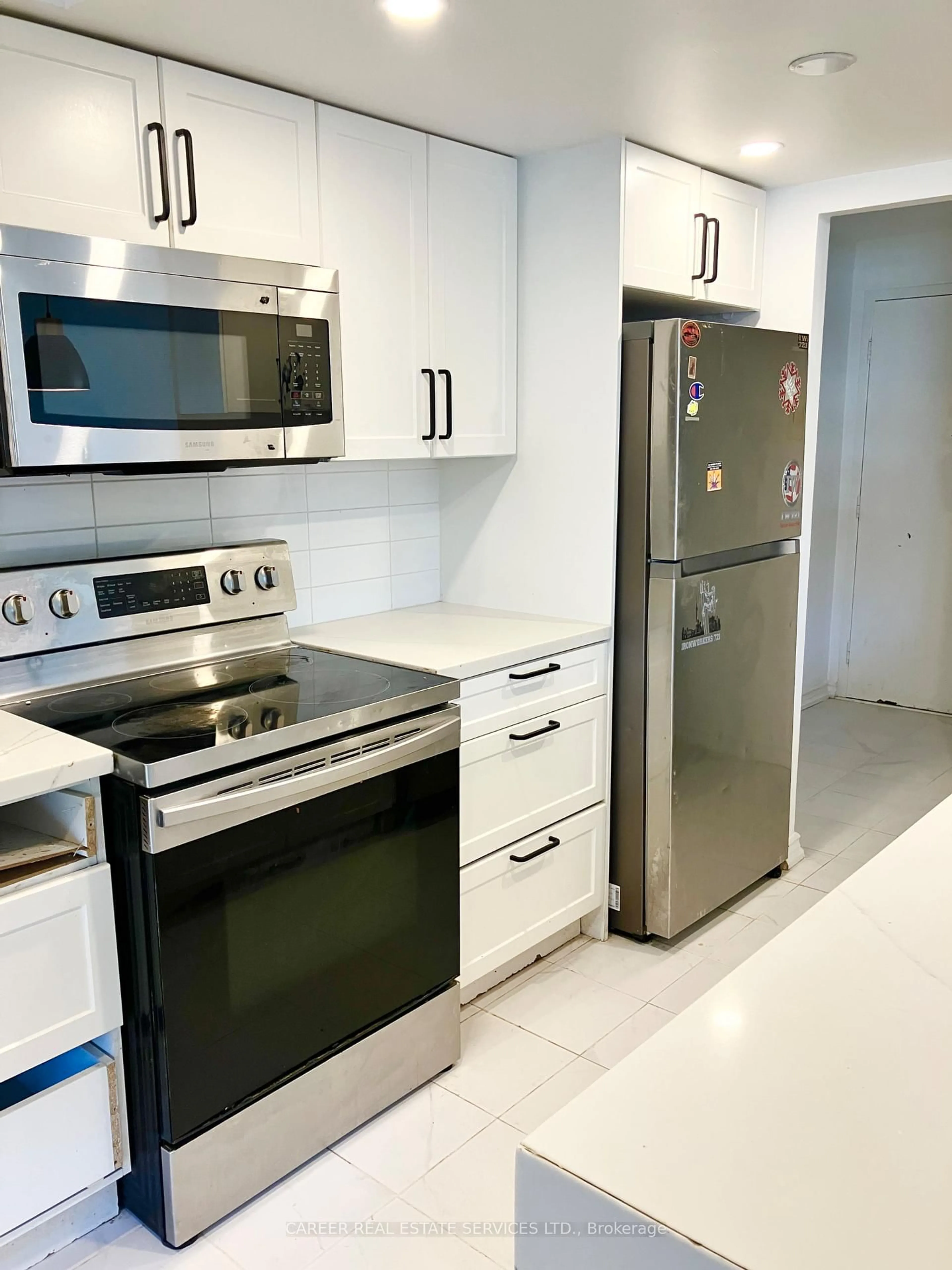 Standard kitchen, ceramic/tile floor for 53 Taunton Rd #90, Oshawa Ontario L1G 3T6