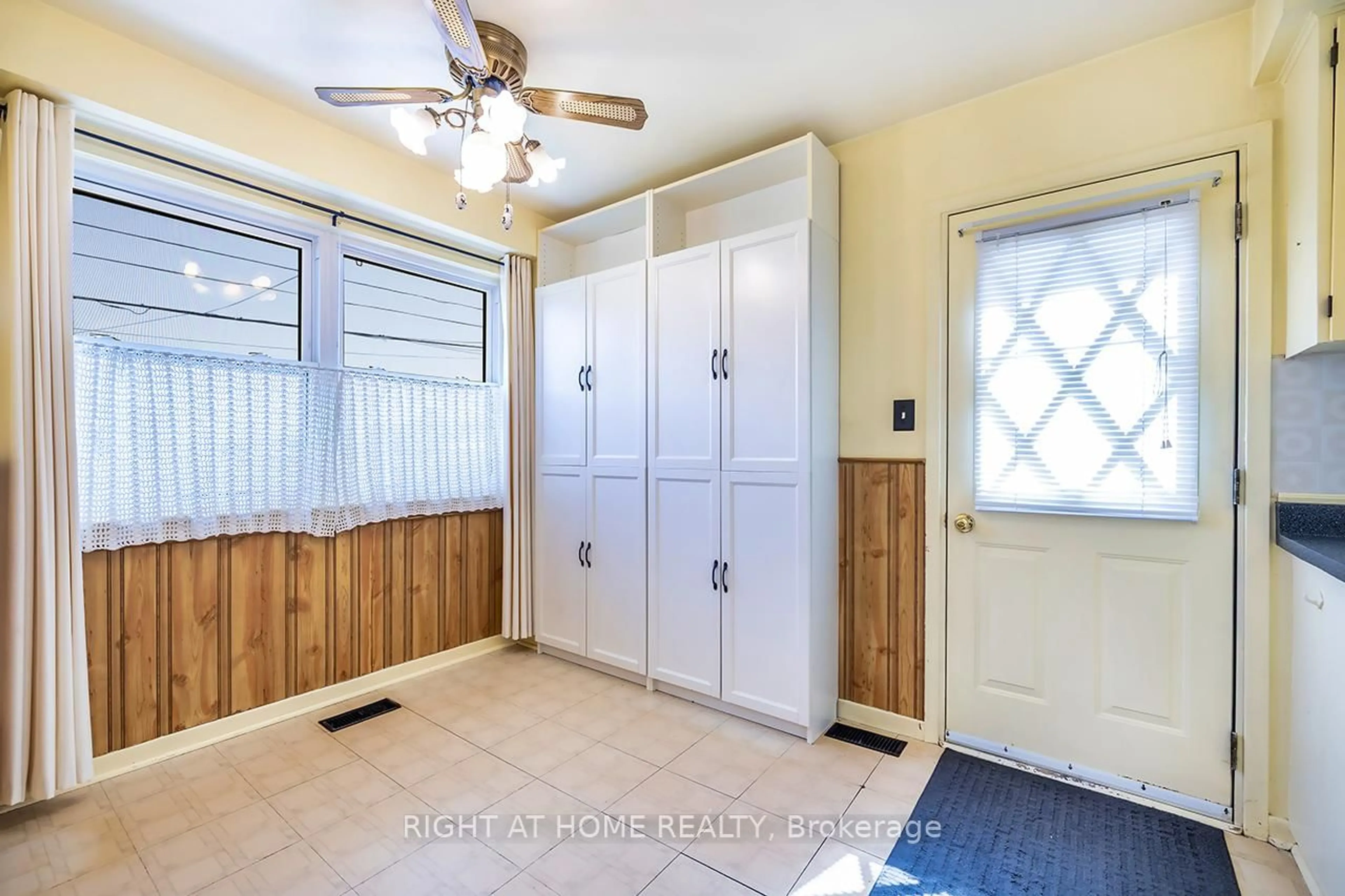 Storage room or clothes room or walk-in closet for 1340 Oxford St, Oshawa Ontario L1J 3W6