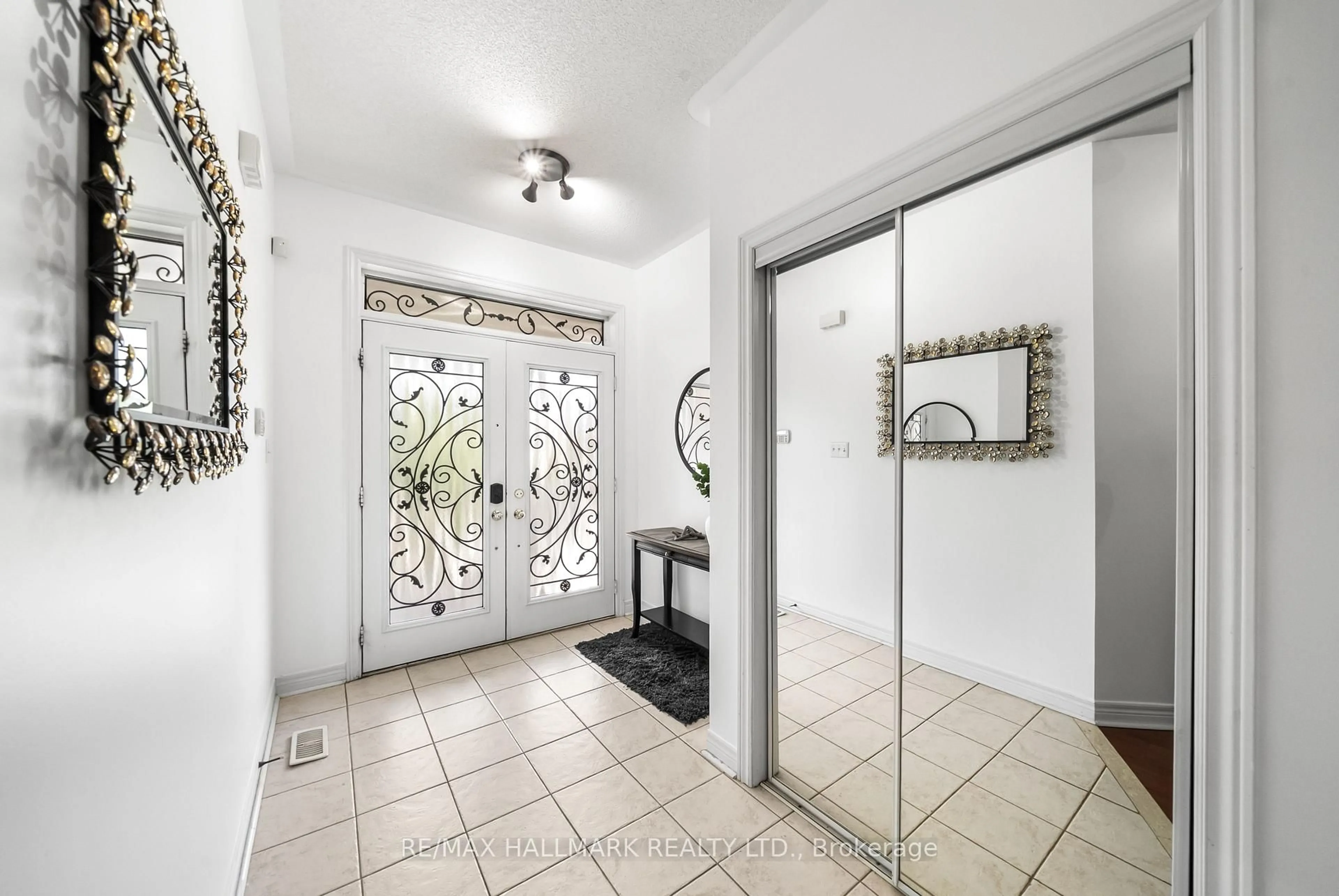 Indoor entryway for 95 Rockland Cres, Whitby Ontario L1M 0A9
