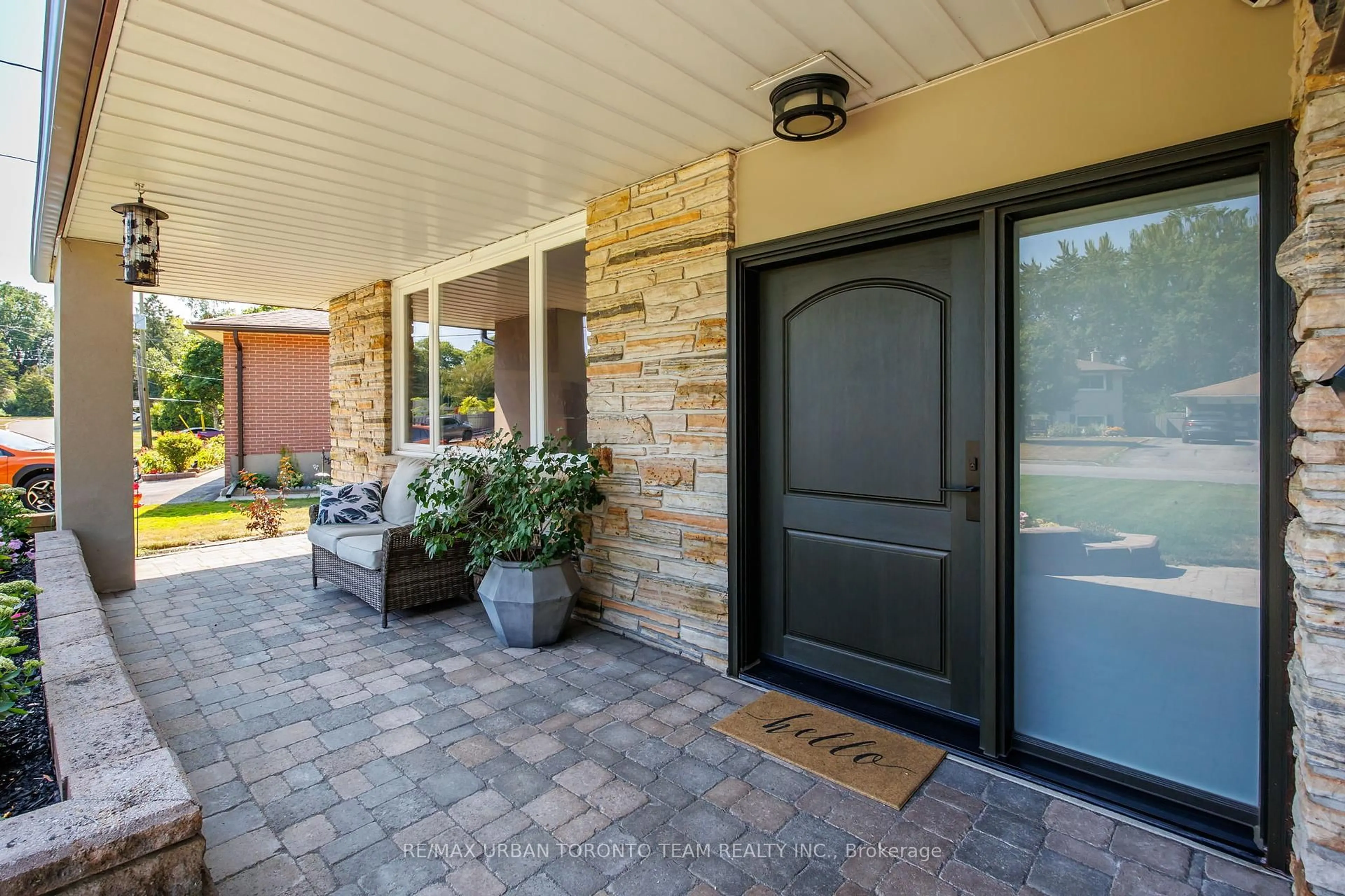 Indoor entryway for 57 Ravine Park Cres, Toronto Ontario M1C 2M5