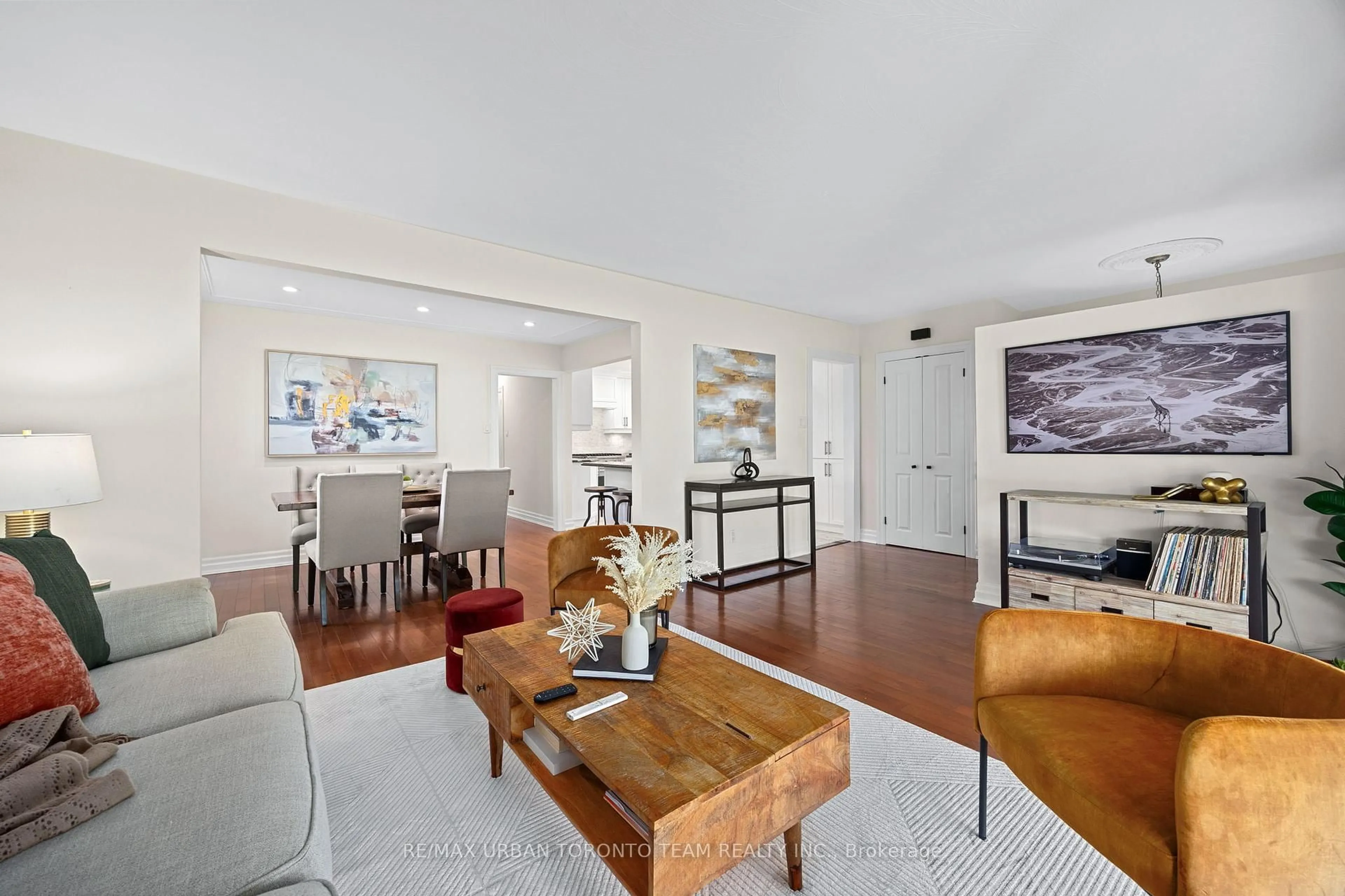 Living room with furniture, unknown for 57 Ravine Park Cres, Toronto Ontario M1C 2M5