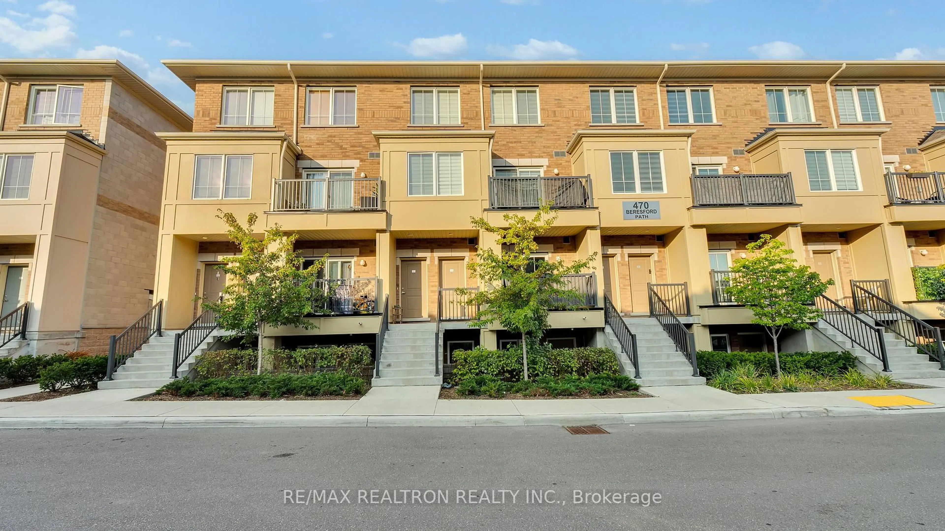 Patio, street for 470 Beresford Path #4, Oshawa Ontario L1H 5S7