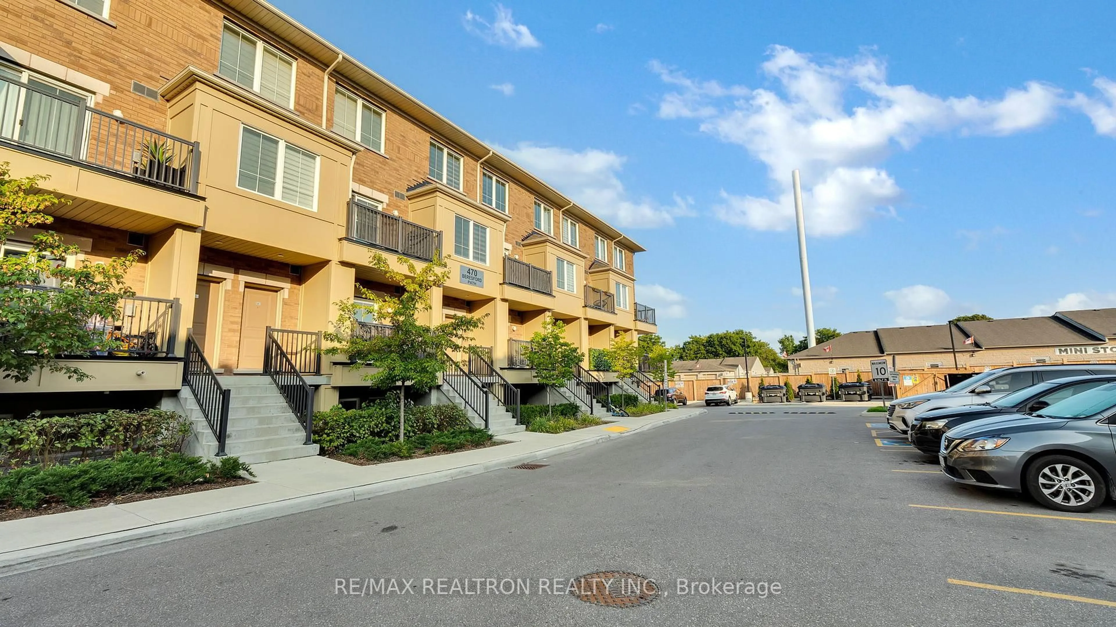 Patio, street for 470 Beresford Path #4, Oshawa Ontario L1H 5S7