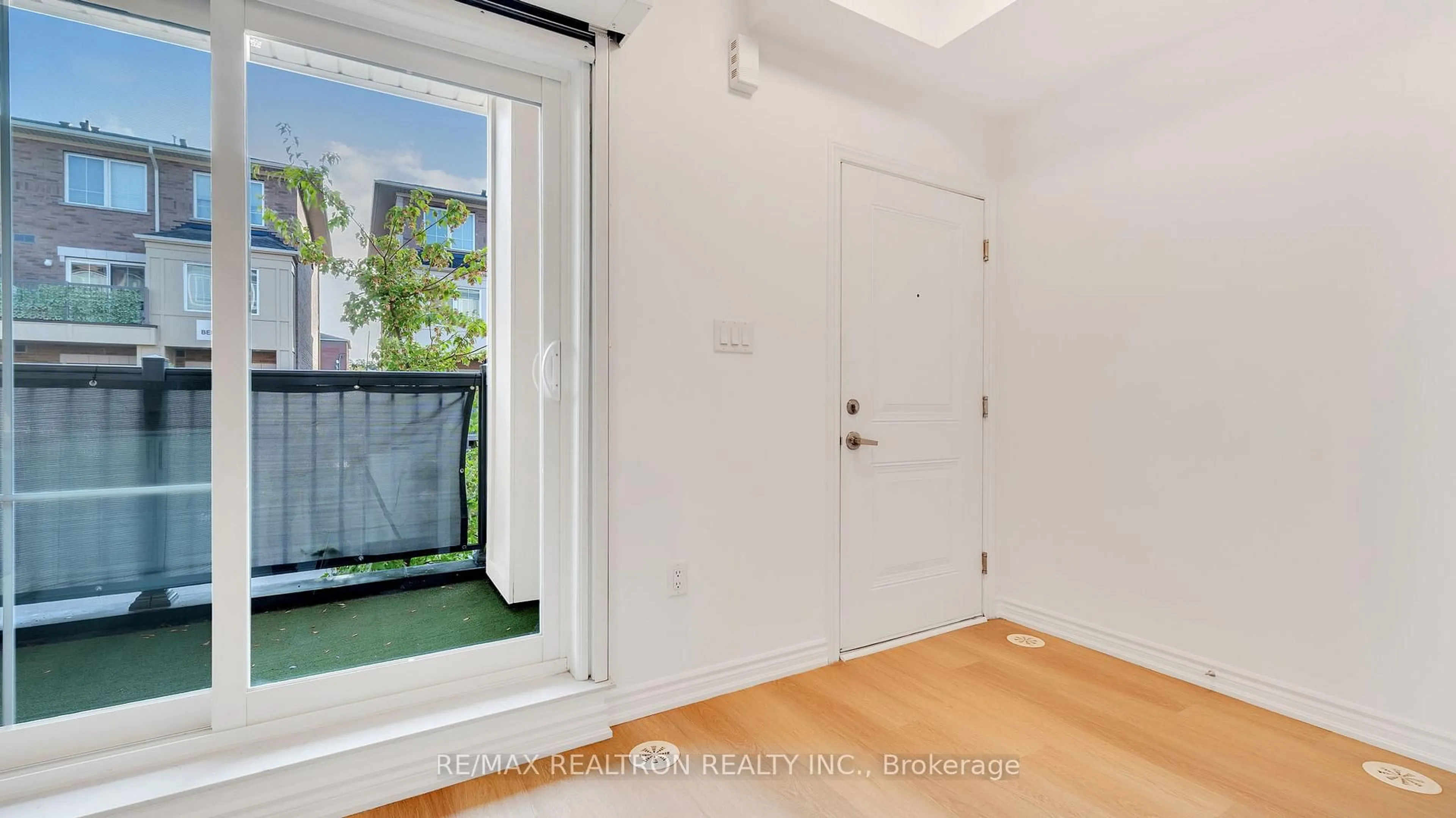 Indoor entryway for 470 Beresford Path #4, Oshawa Ontario L1H 5S7