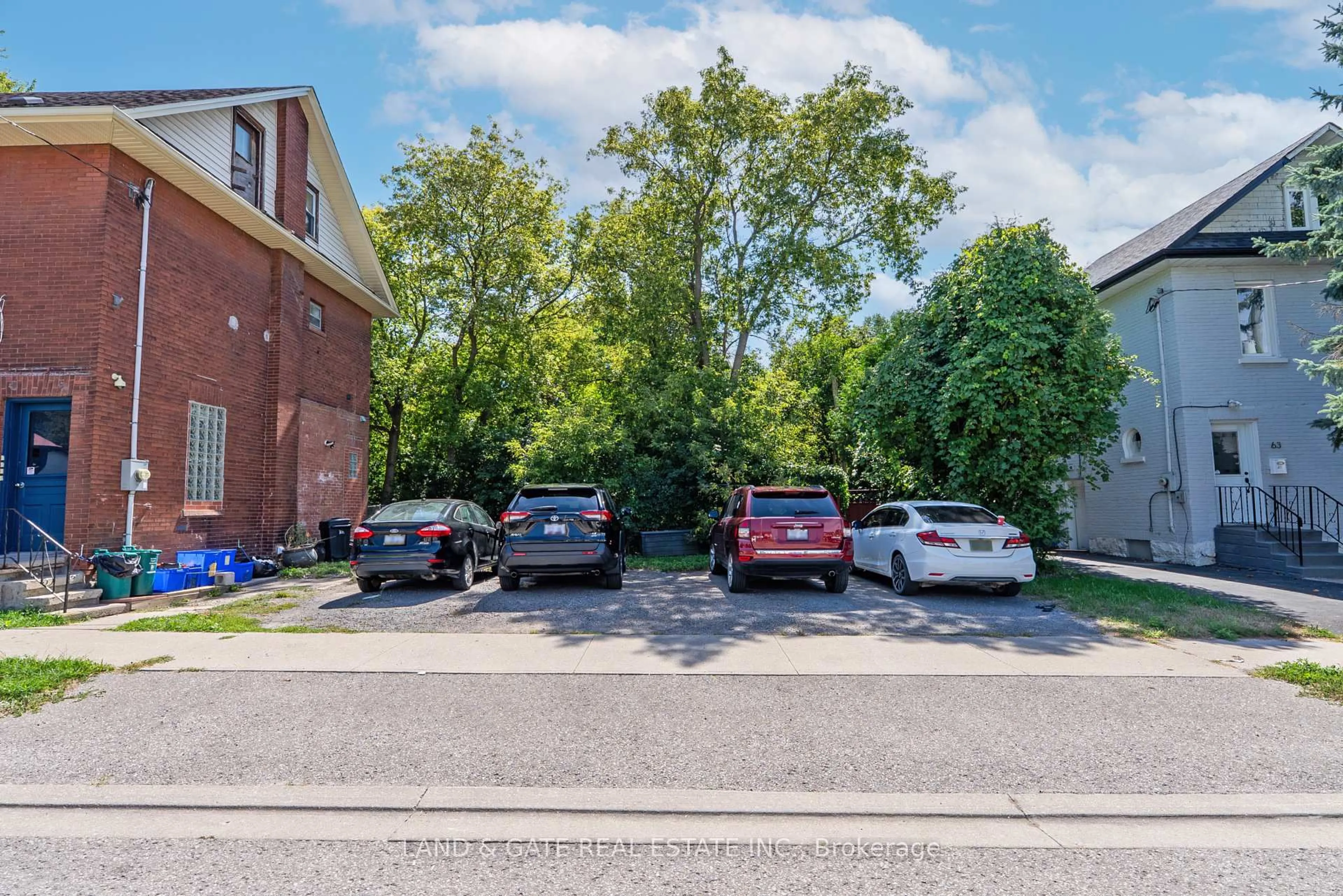 A pic from outside/outdoor area/front of a property/back of a property/a pic from drone, street for 394 Centre St, Oshawa Ontario L1H 4B9