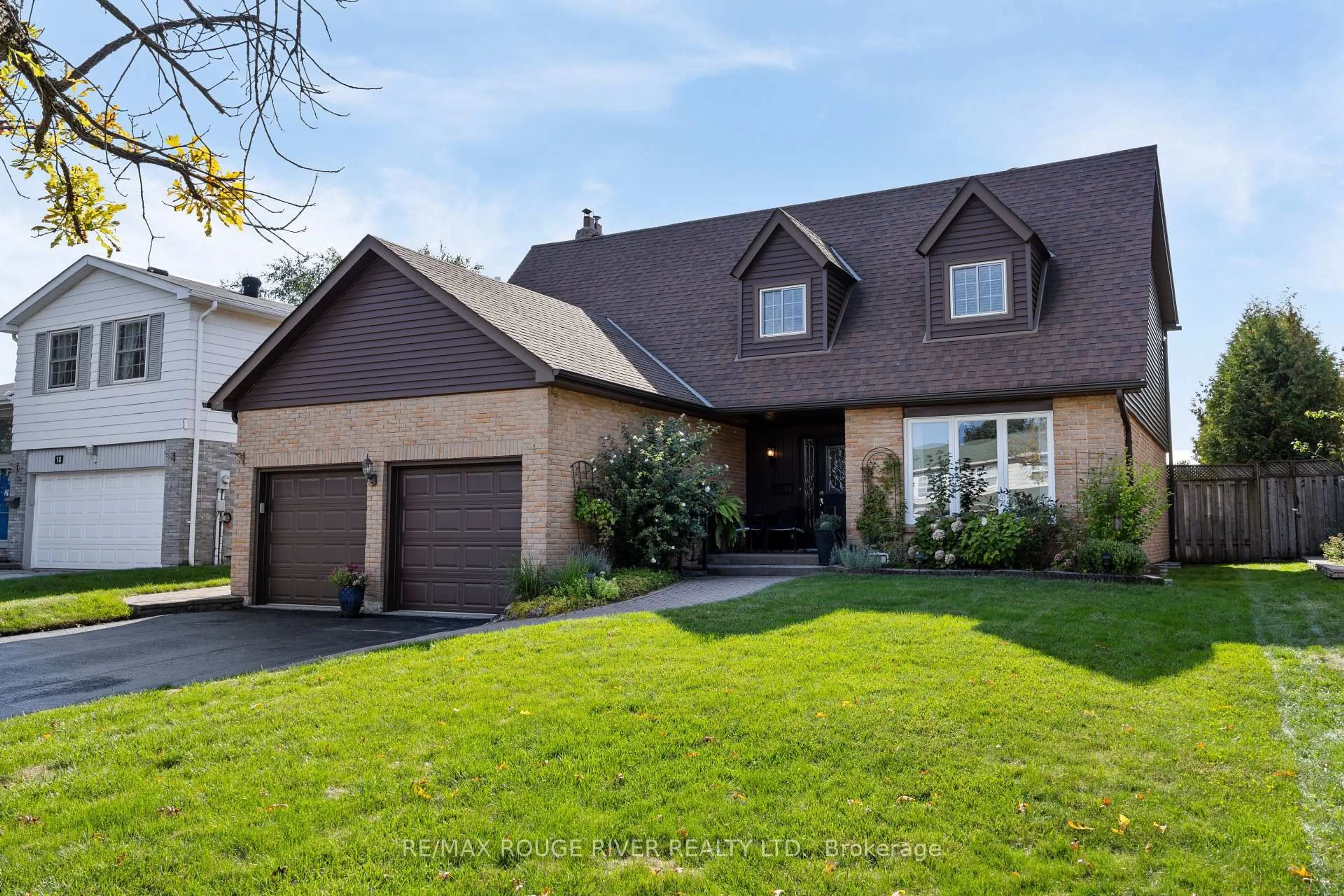 Home with brick exterior material, street for 12 Woodlawn Crt, Whitby Ontario L1N 6R4