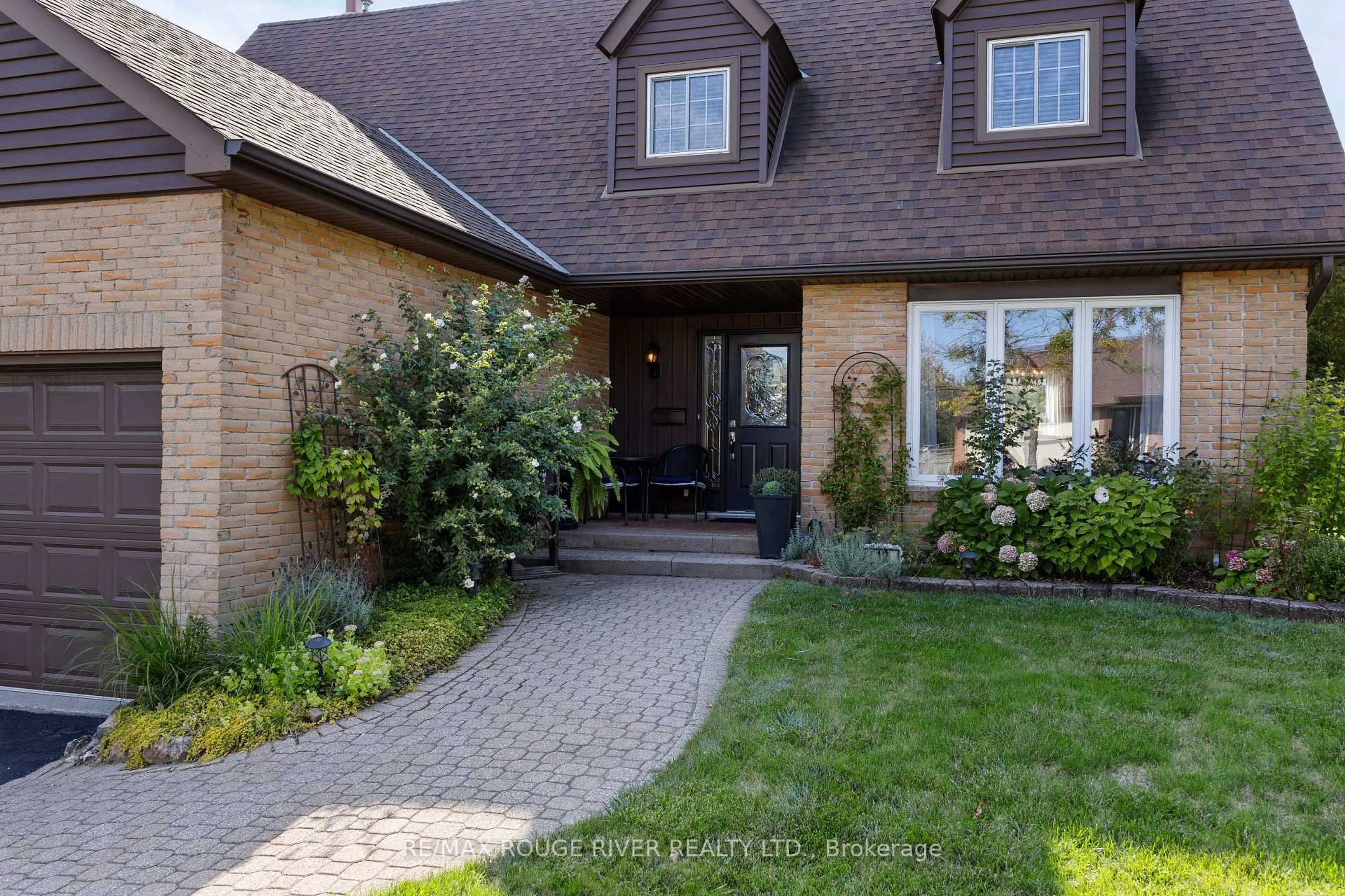 Home with brick exterior material, street for 12 Woodlawn Crt, Whitby Ontario L1N 6R4