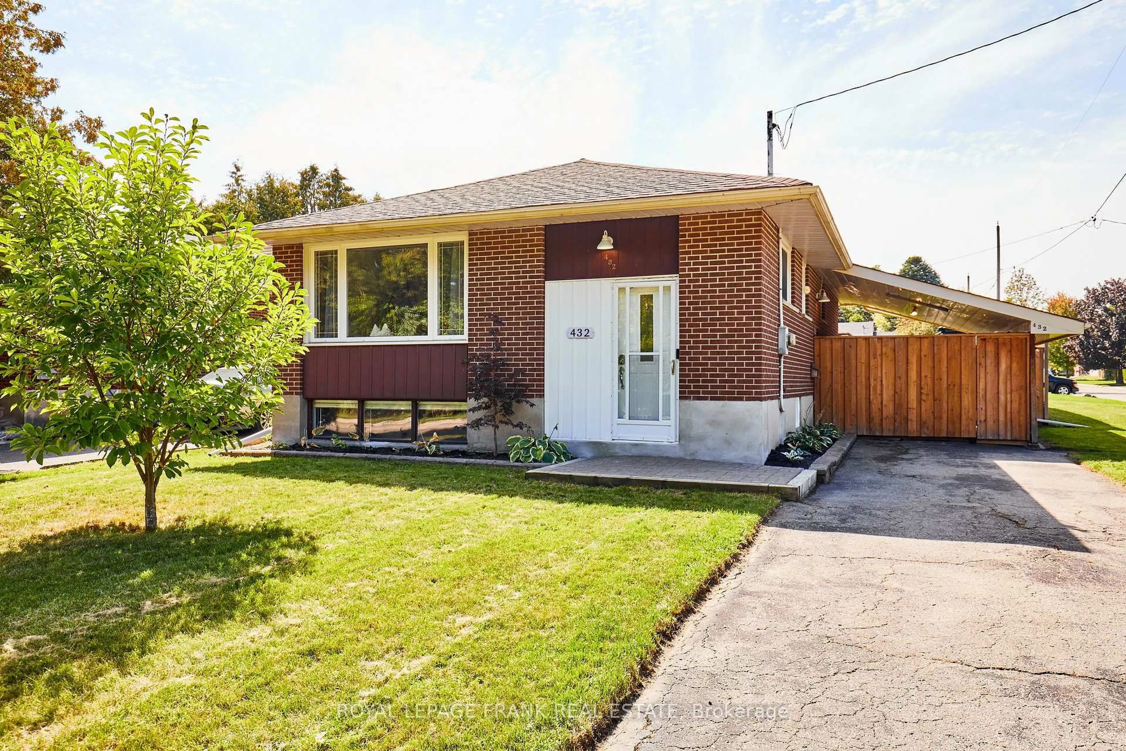 Home with brick exterior material, street for 432 Park Rd, Oshawa Ontario L1J 4M5