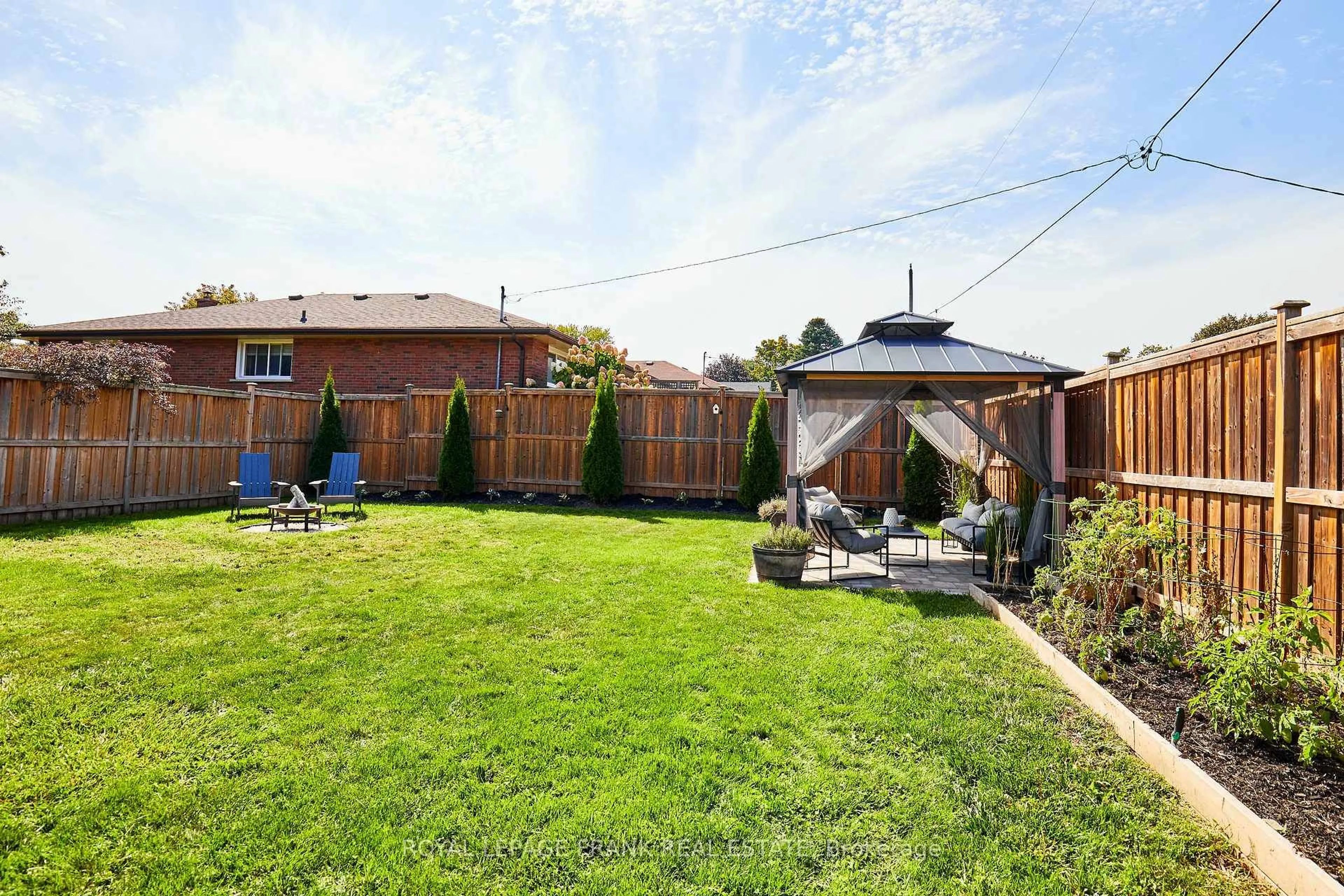 Patio, street for 432 Park Rd, Oshawa Ontario L1J 4M5