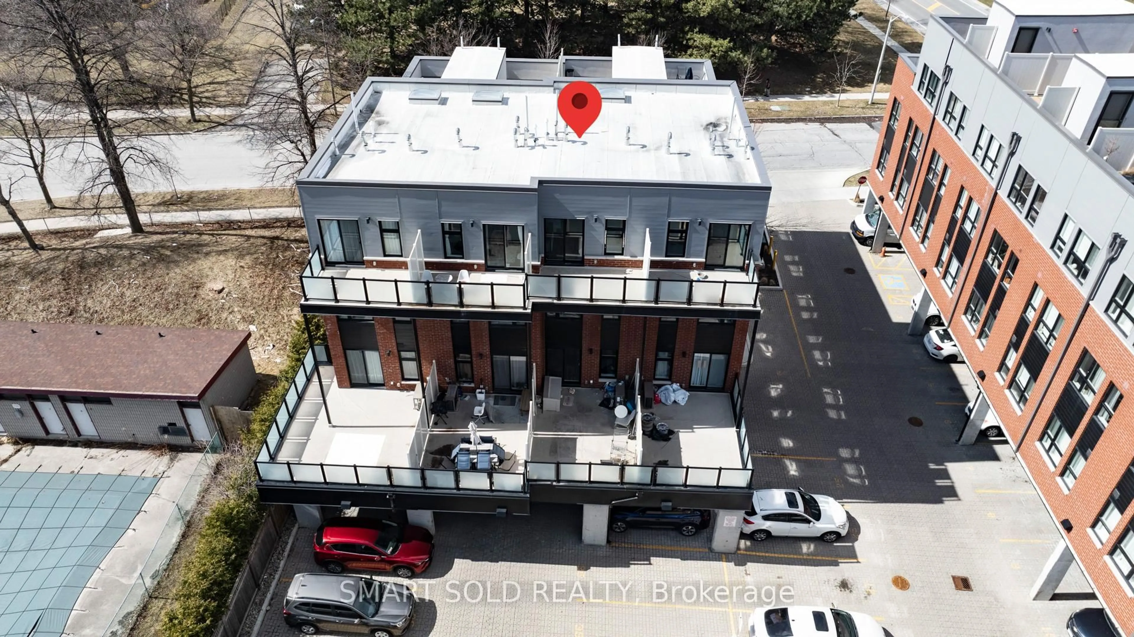 A pic from outside/outdoor area/front of a property/back of a property/a pic from drone, building for 20 Echo Pt #132, Toronto Ontario M1W 0A7