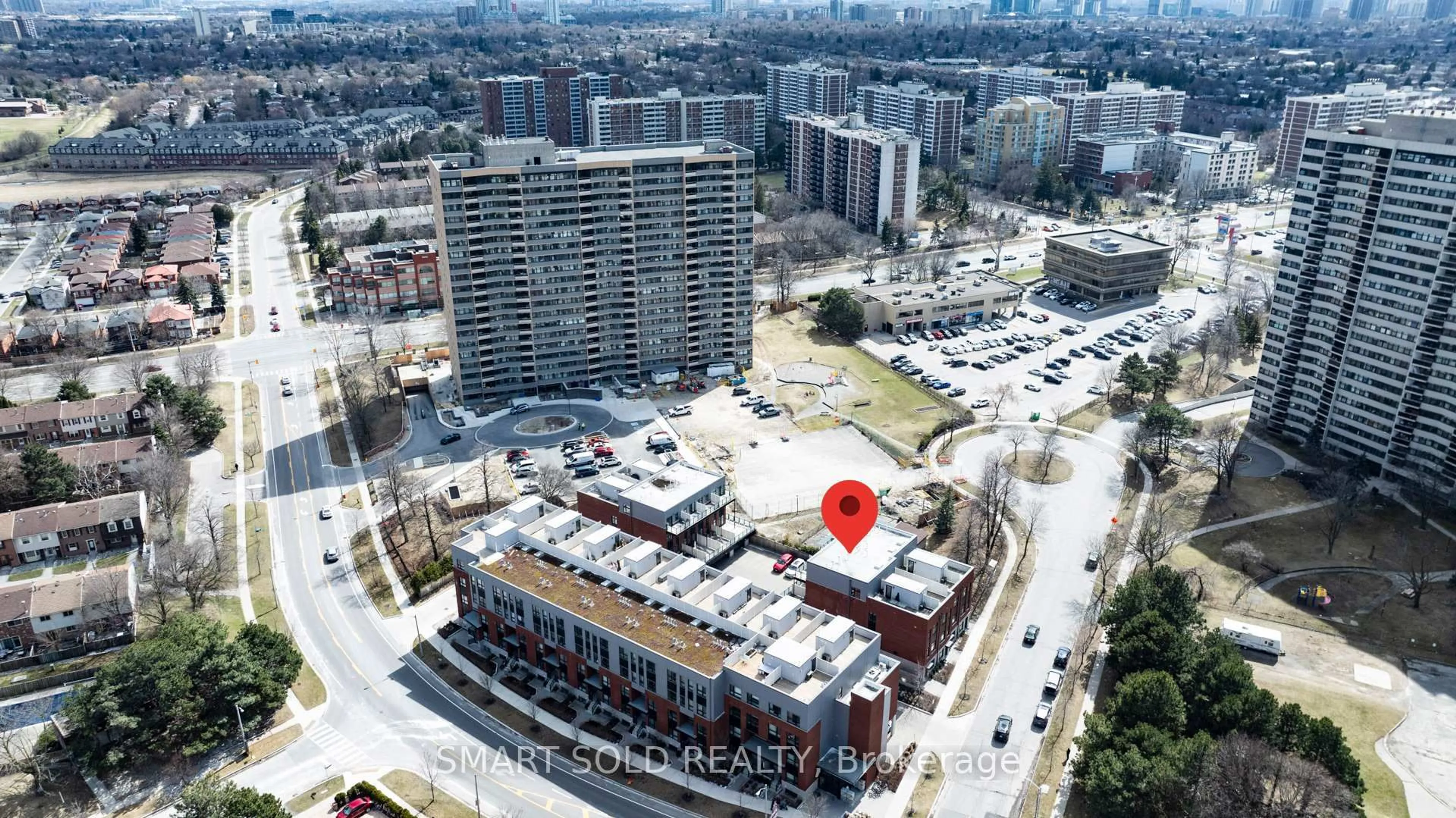 A pic from outside/outdoor area/front of a property/back of a property/a pic from drone, city buildings view from balcony for 20 Echo Pt #132, Toronto Ontario M1W 0A7