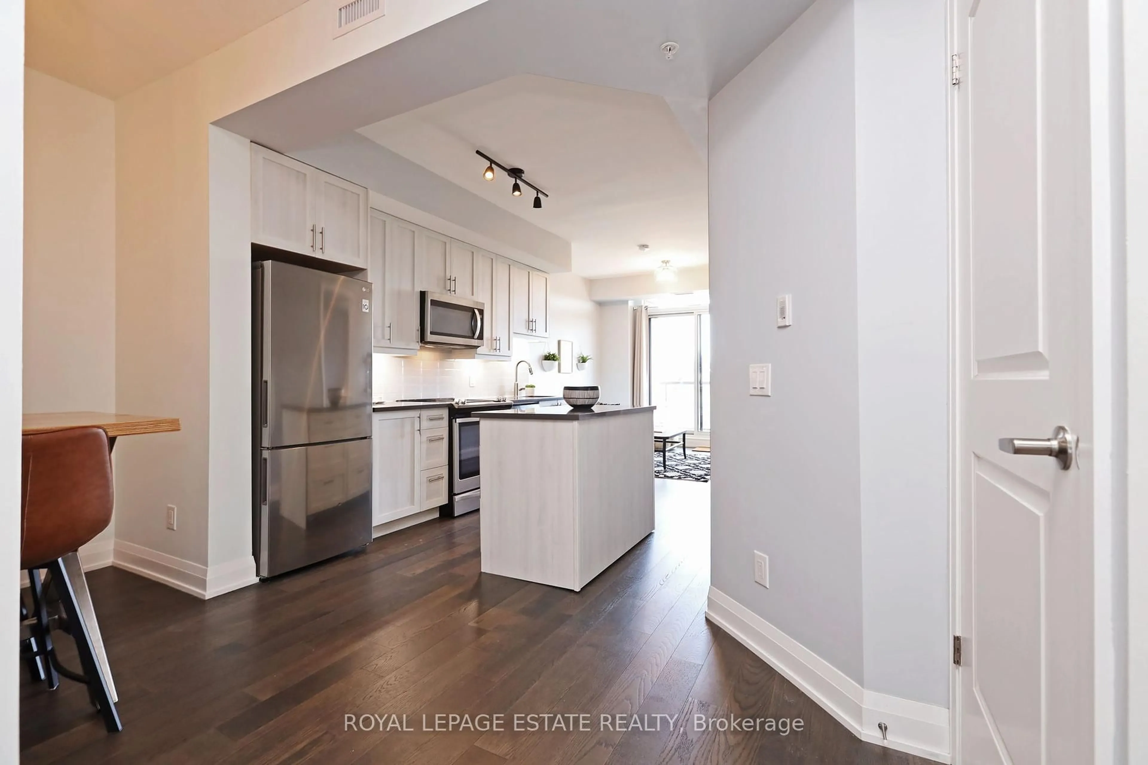 Open concept kitchen, unknown for 3655 Kingston Rd #601, Toronto Ontario M1M 0E2