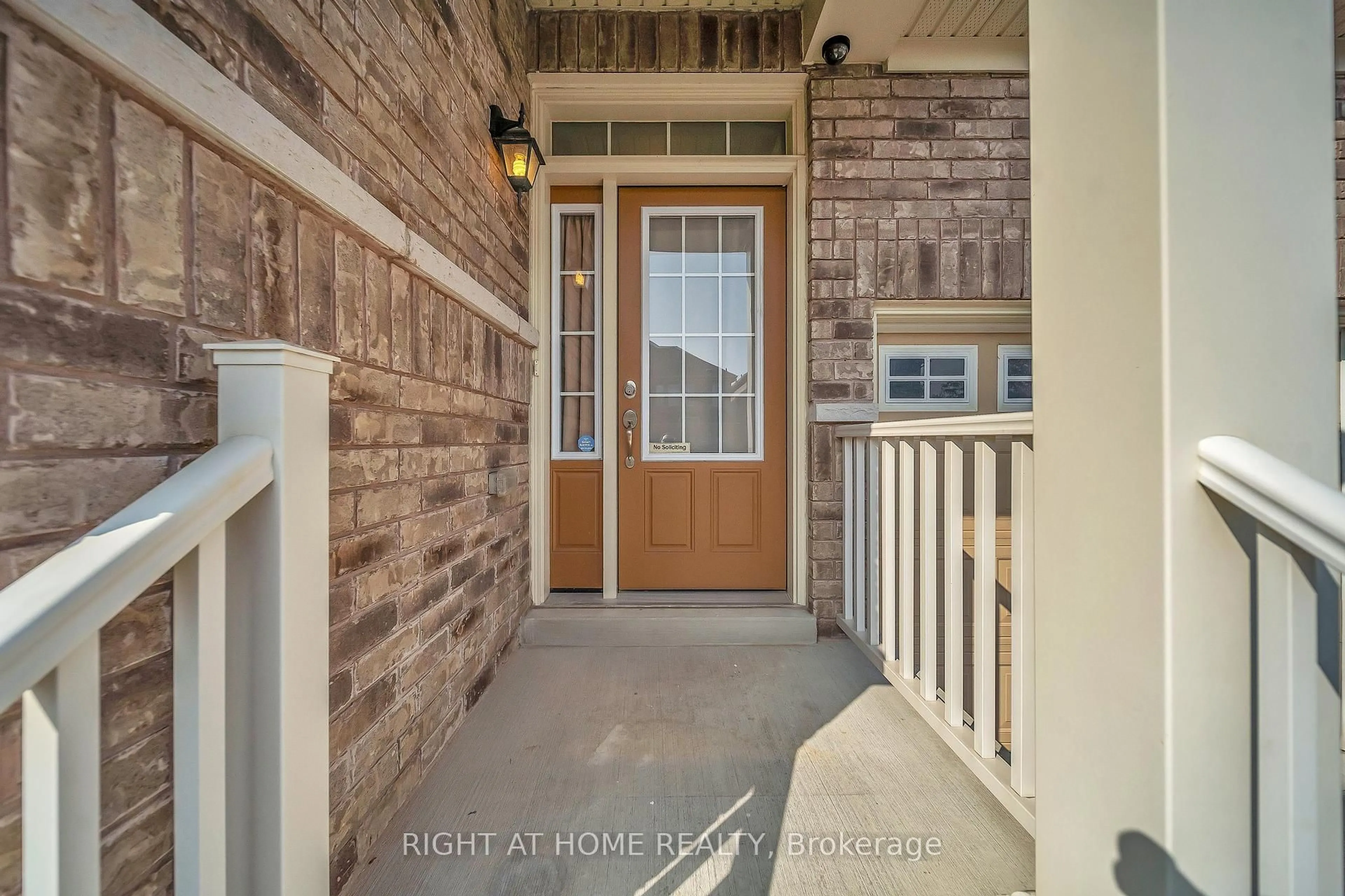 Indoor entryway for 16 Sewell Cres, Ajax Ontario L1Z 0N7