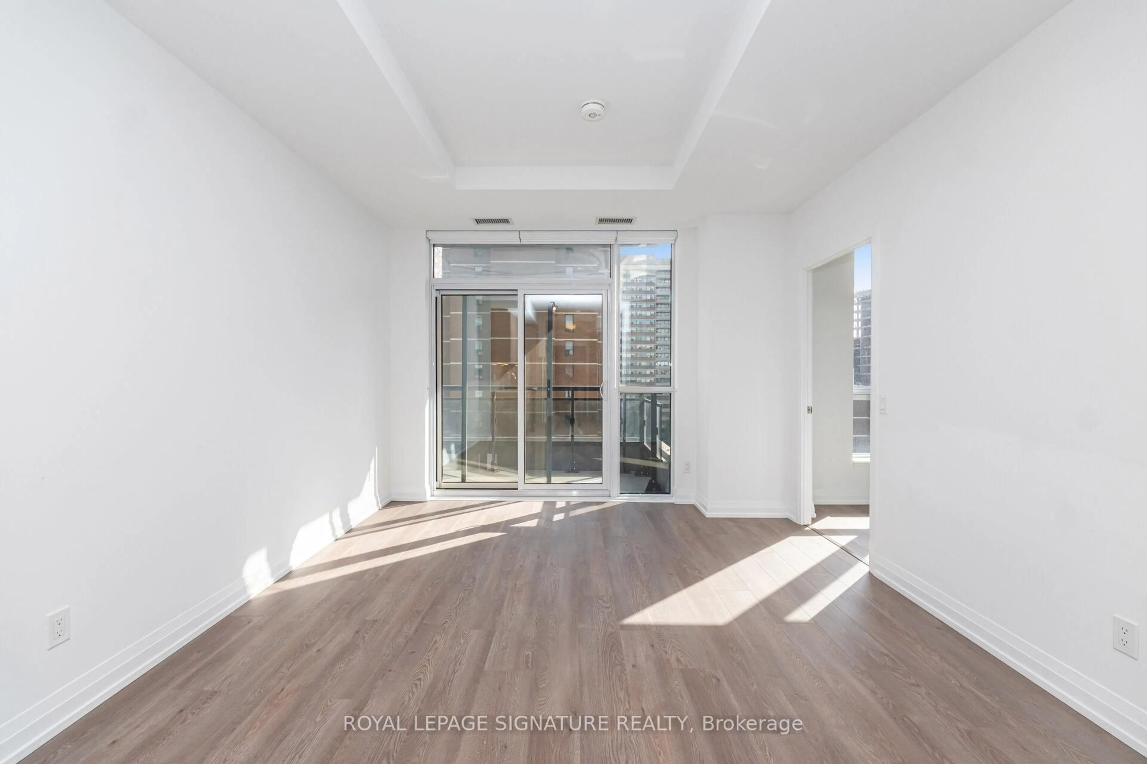 Indoor entryway for 286 Main St #910, Toronto Ontario M4C 0B3