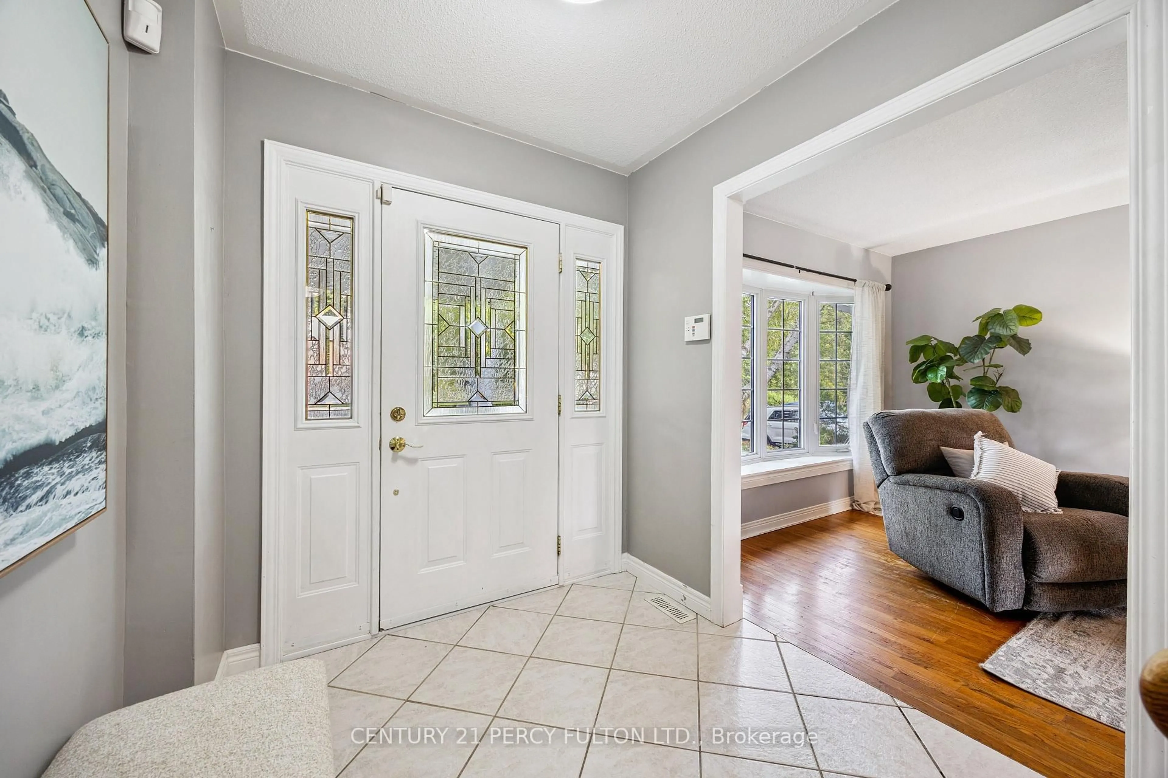 Indoor entryway for 232 Grandview St, Oshawa Ontario L1H 7C7