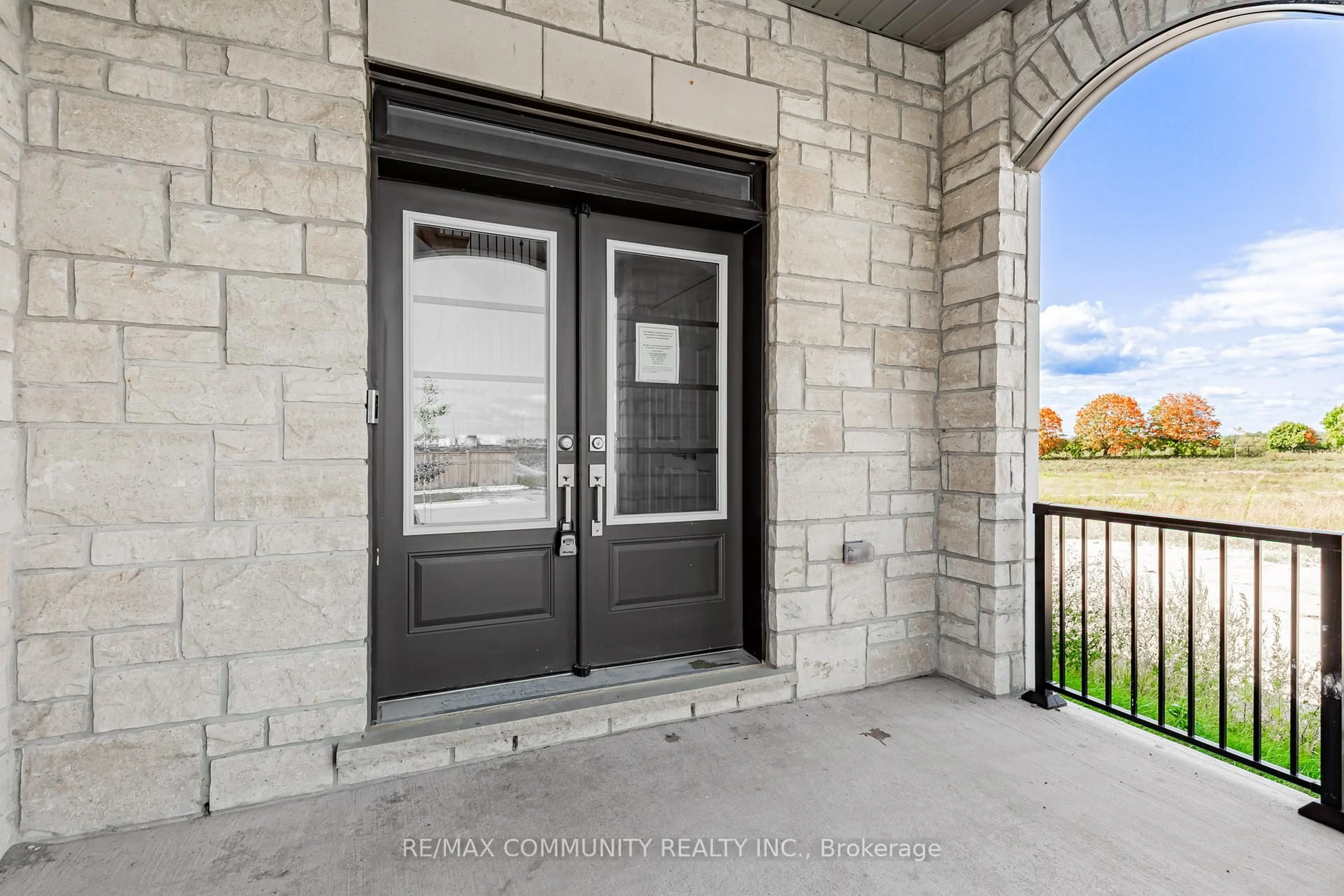 Indoor entryway for 110 Belmont Dr, Clarington Ontario L1B 1G9
