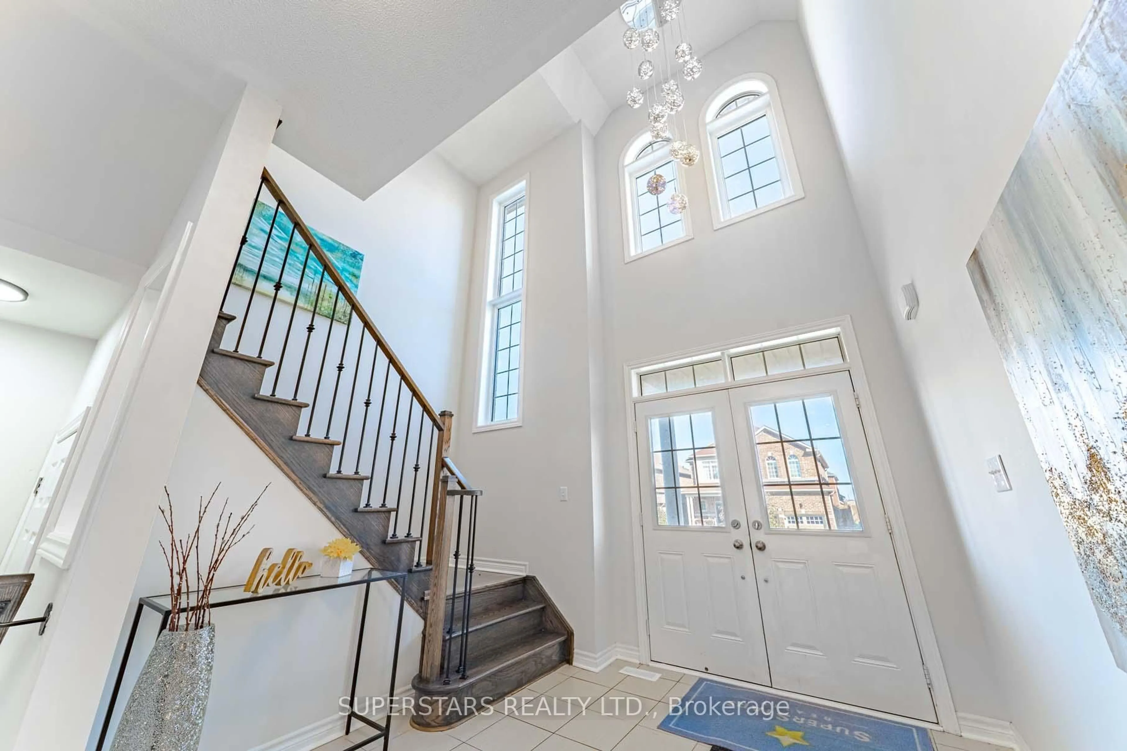 Indoor entryway for 988 Wrenwood Dr, Oshawa Ontario L1K 0Y1