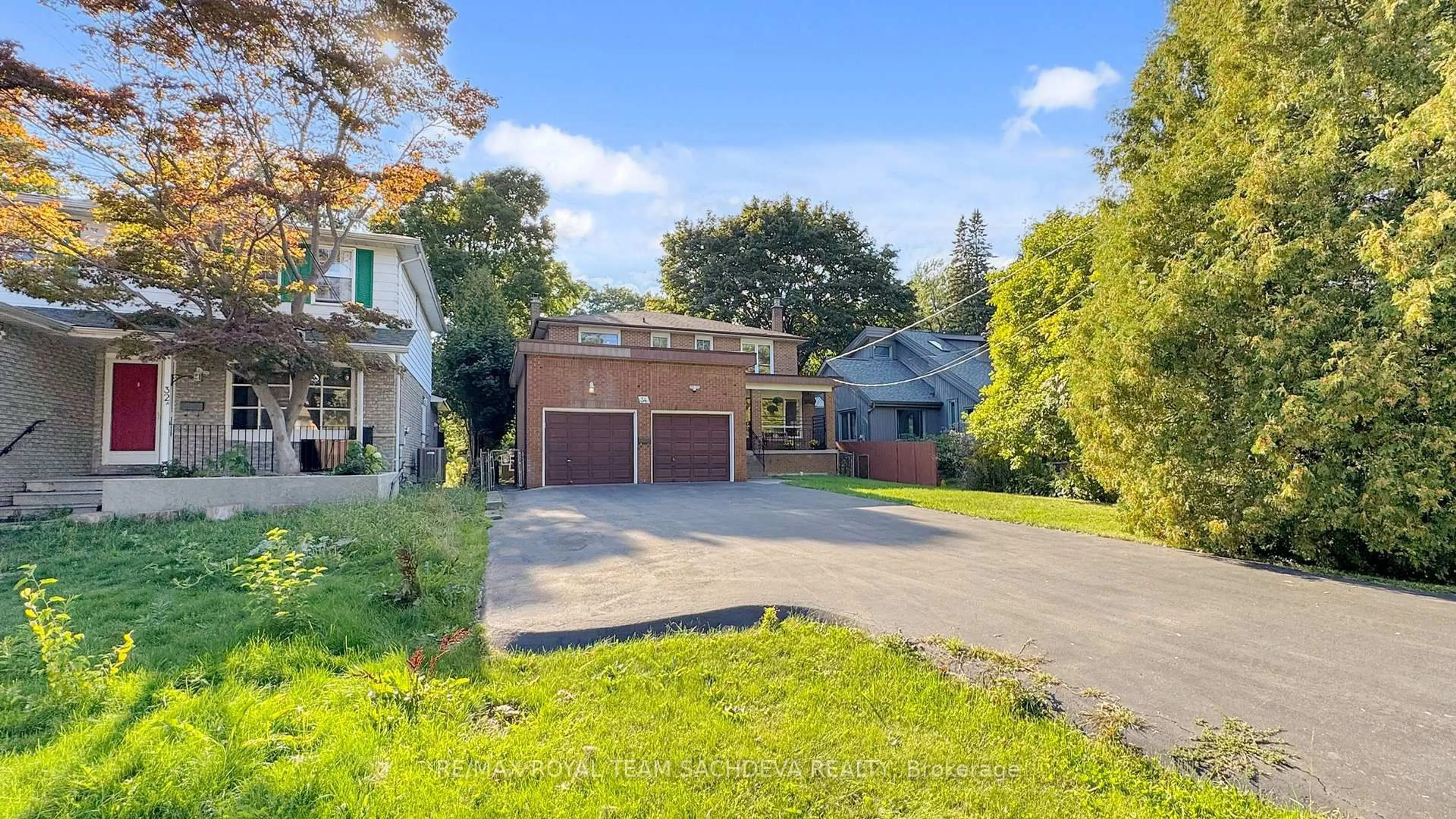 A pic from outside/outdoor area/front of a property/back of a property/a pic from drone, street for 34A Orchard Park Dr, Toronto Ontario M1E 3T7