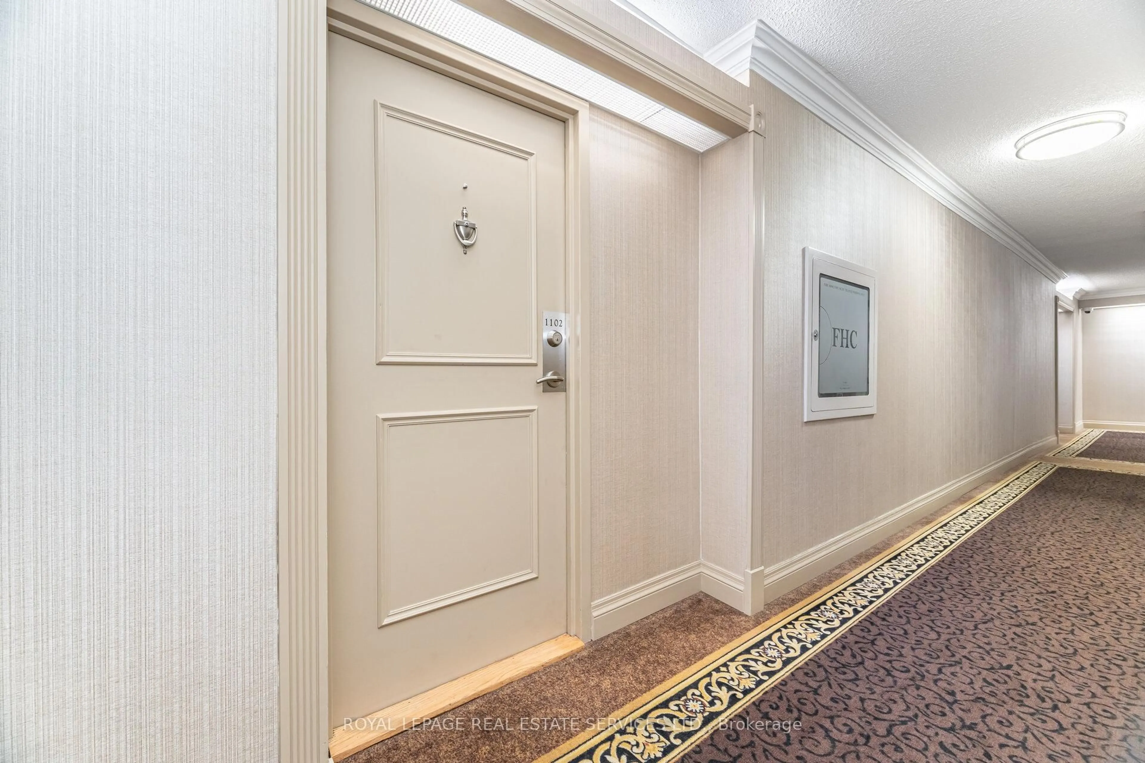 Indoor foyer for 20 Dean Park Rd #1102, Toronto Ontario M1B 3G9