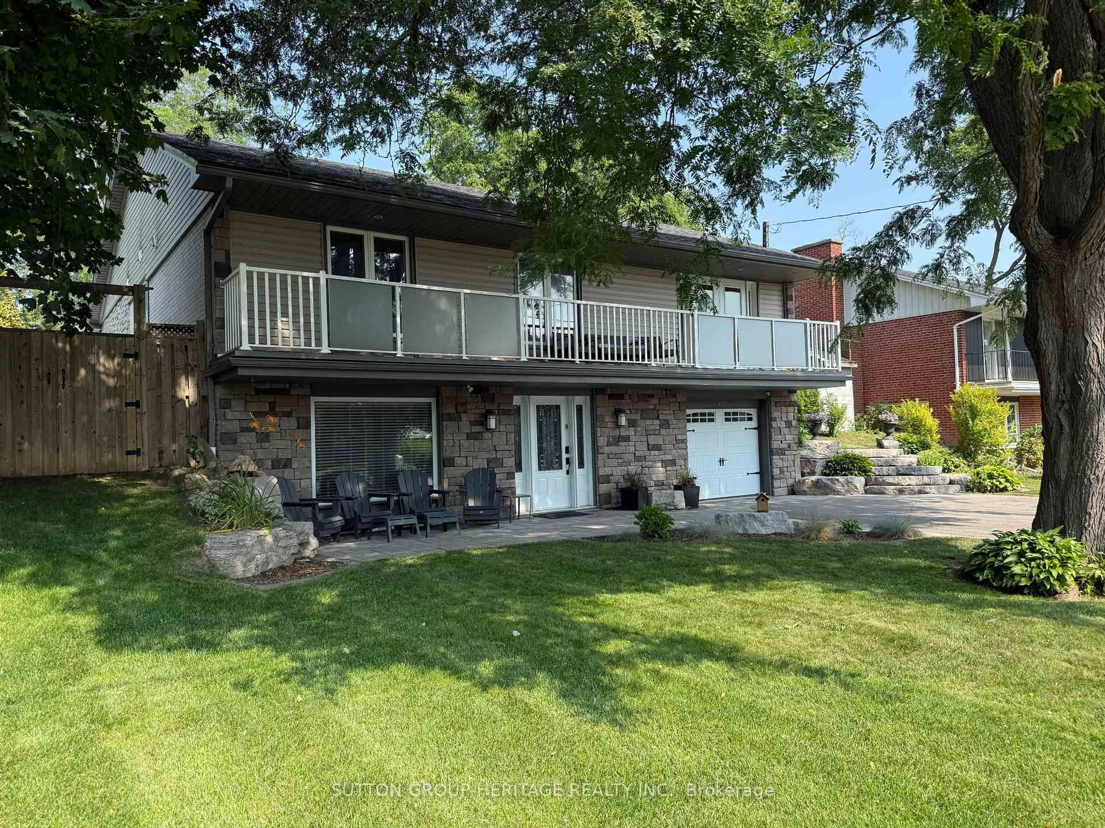 A pic from outside/outdoor area/front of a property/back of a property/a pic from drone, unknown for 333 Fairview Dr, Whitby Ontario L1N 3A7